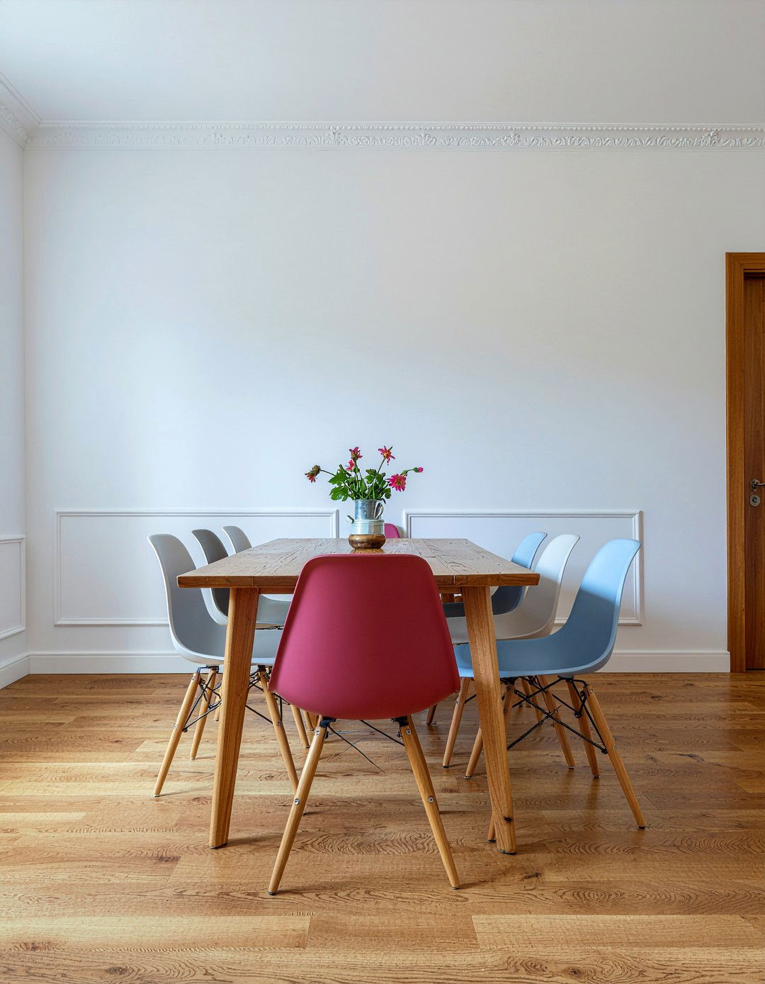 Mismatched Dining Chairs Trend - 30 new build dining room ideas