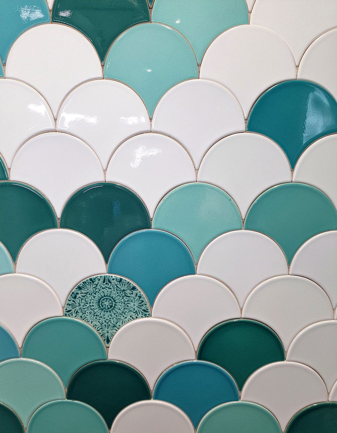 Mixed Color Scalloped Tile - 30 scalloped tile bathroom ideas