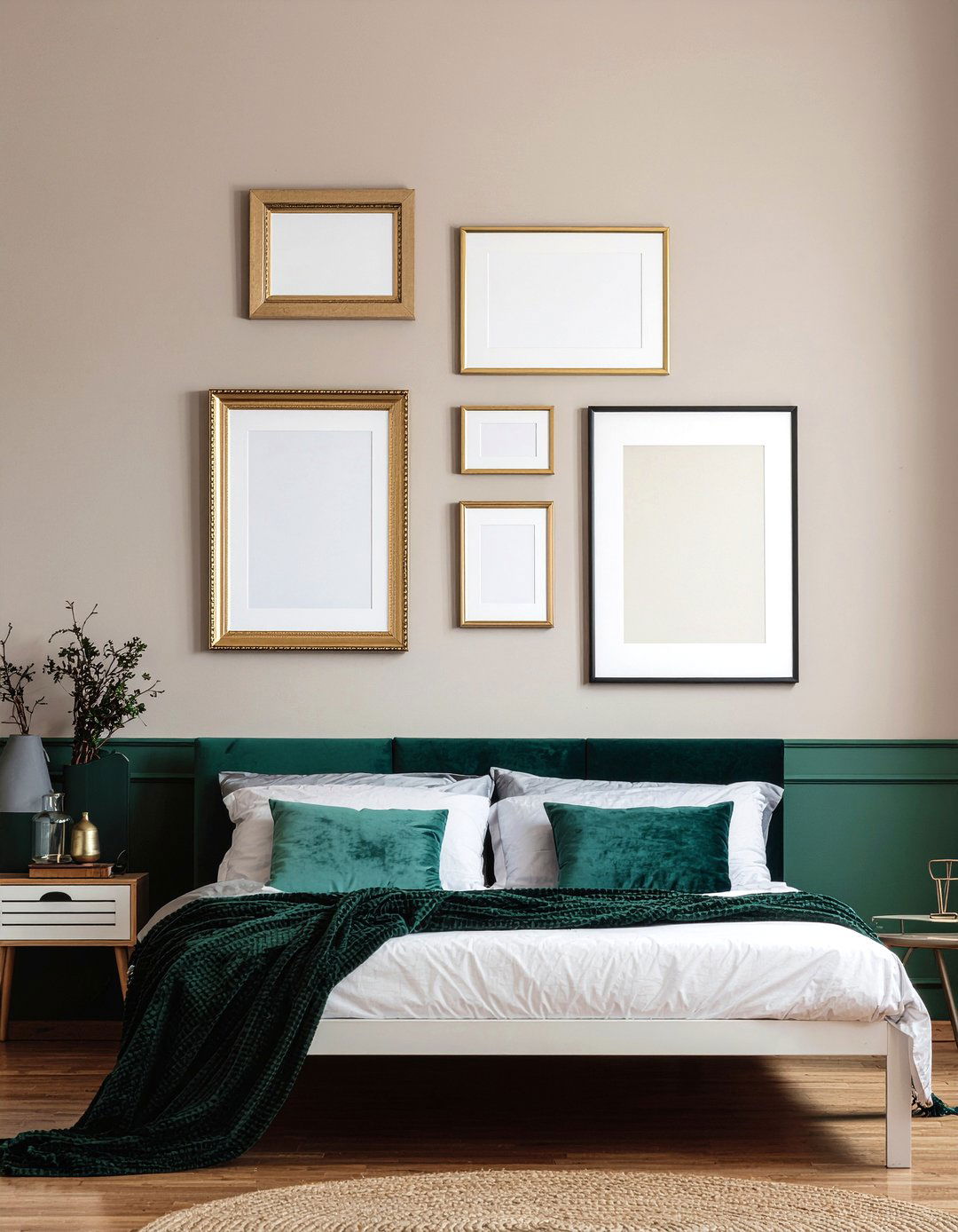 Mixed Frame Gallery - 30 bedroom family photo ideas