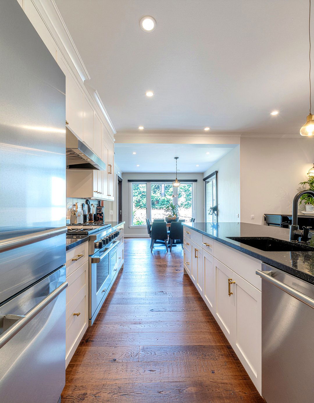 Mixed Metal Hardware - 30 collected kitchen ideas