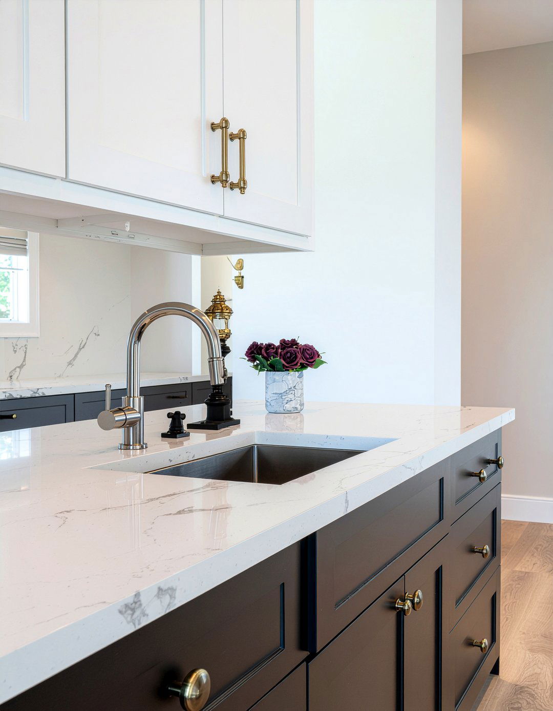 Mixed Metal Hardware - 30 layered kitchen ideas