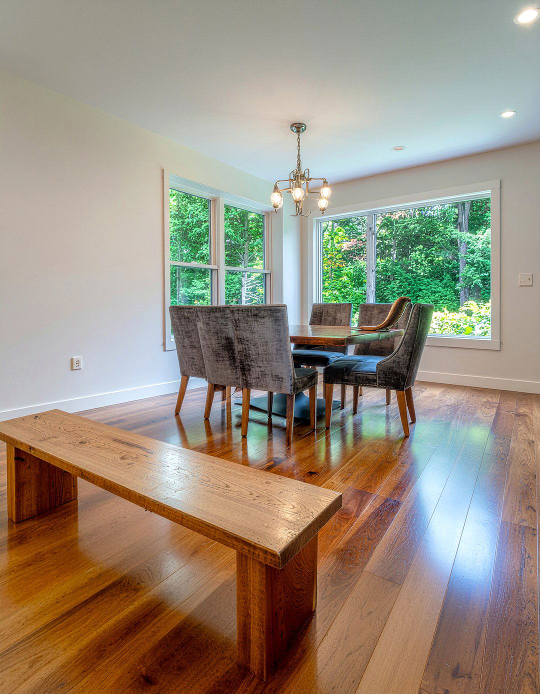 Mixed Seating With Bench - 30 rustic chic dining room ideas