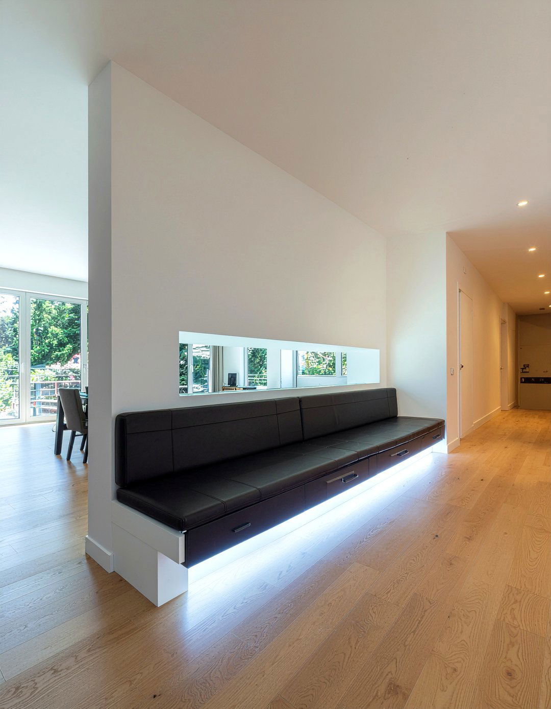 Modern Banquette - 30 living room banquette ideas