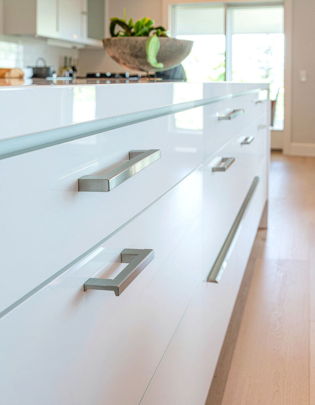 Modern Cabinet Knobs - 30 kitchen cabinet knob ideas