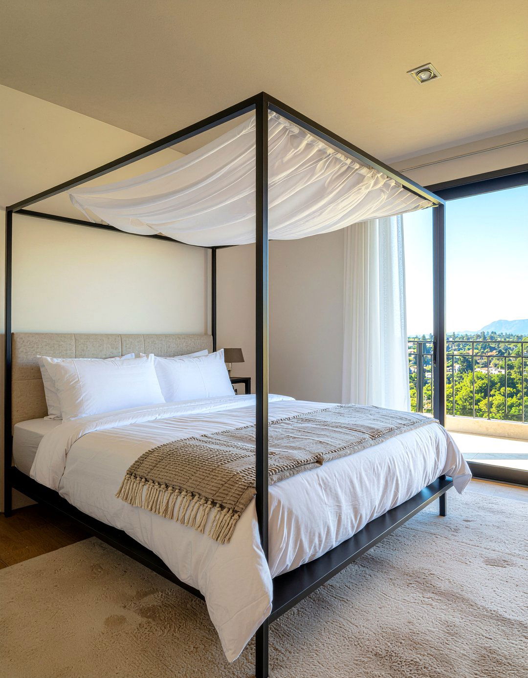 Modern Canopy Bed - 30 hotel bedroom ideas