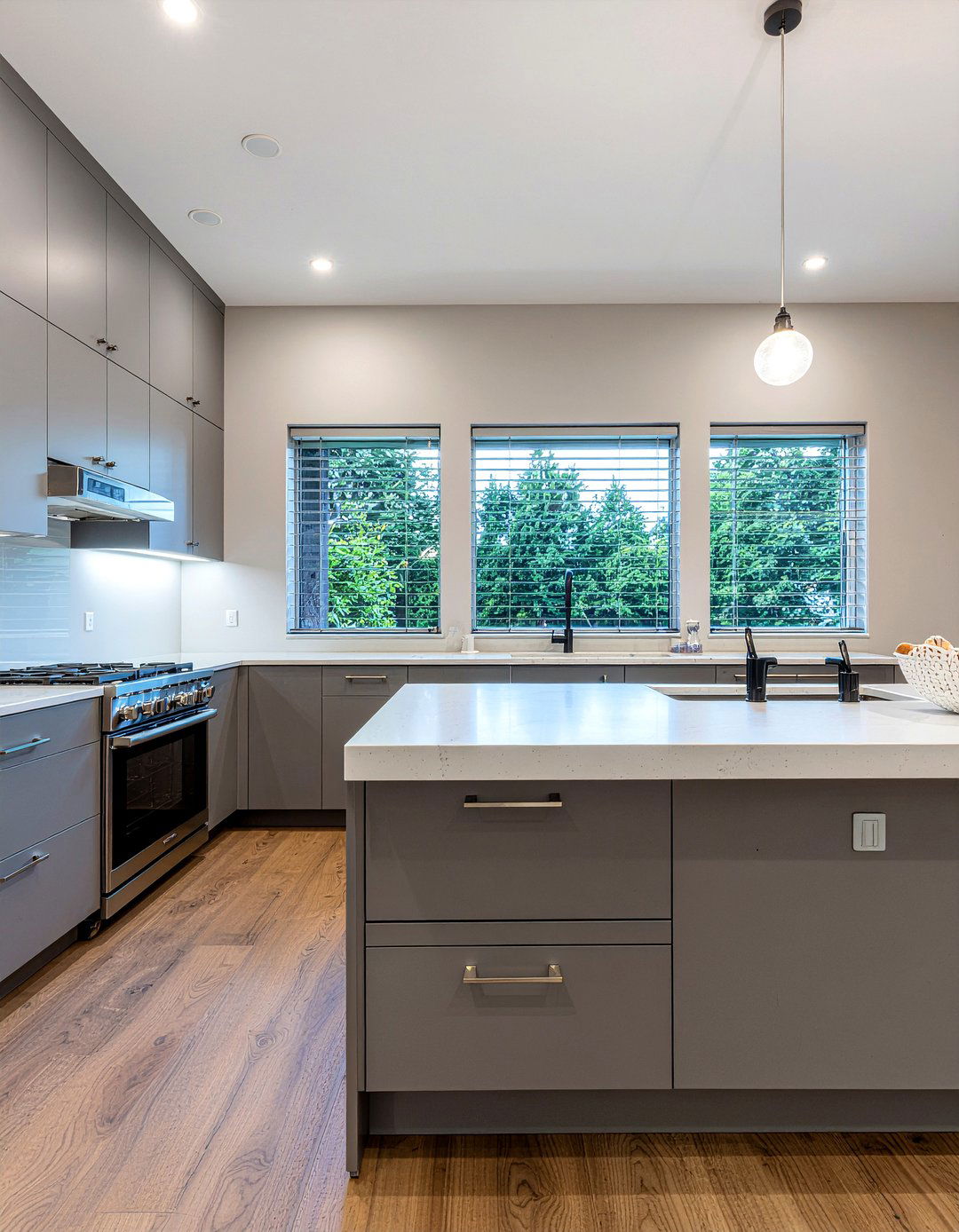 Modern Edge Pulls - 30 kitchen cabinet handle ideas