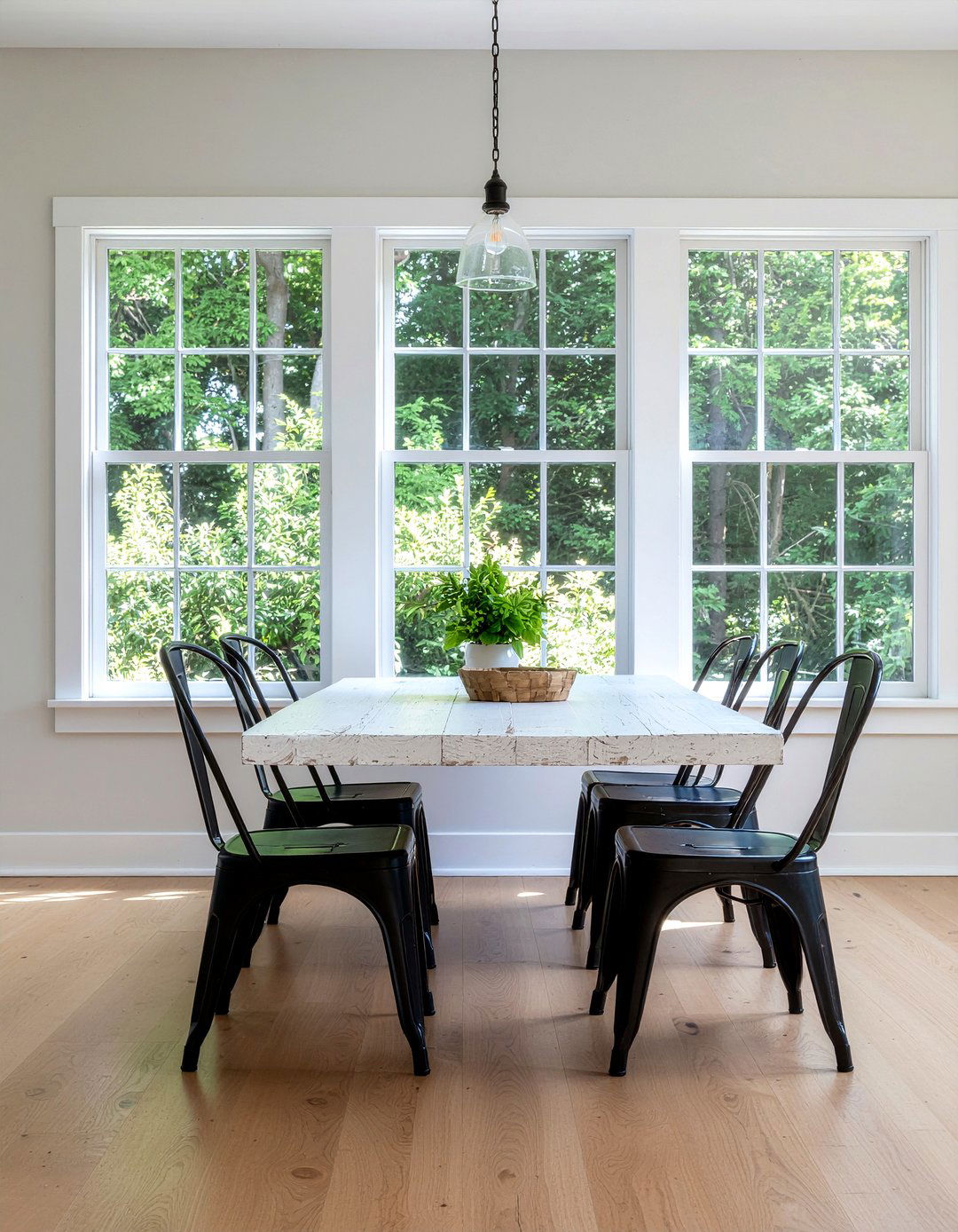 Modern Farmhouse Dining Set - 30 black and white dining room ideas