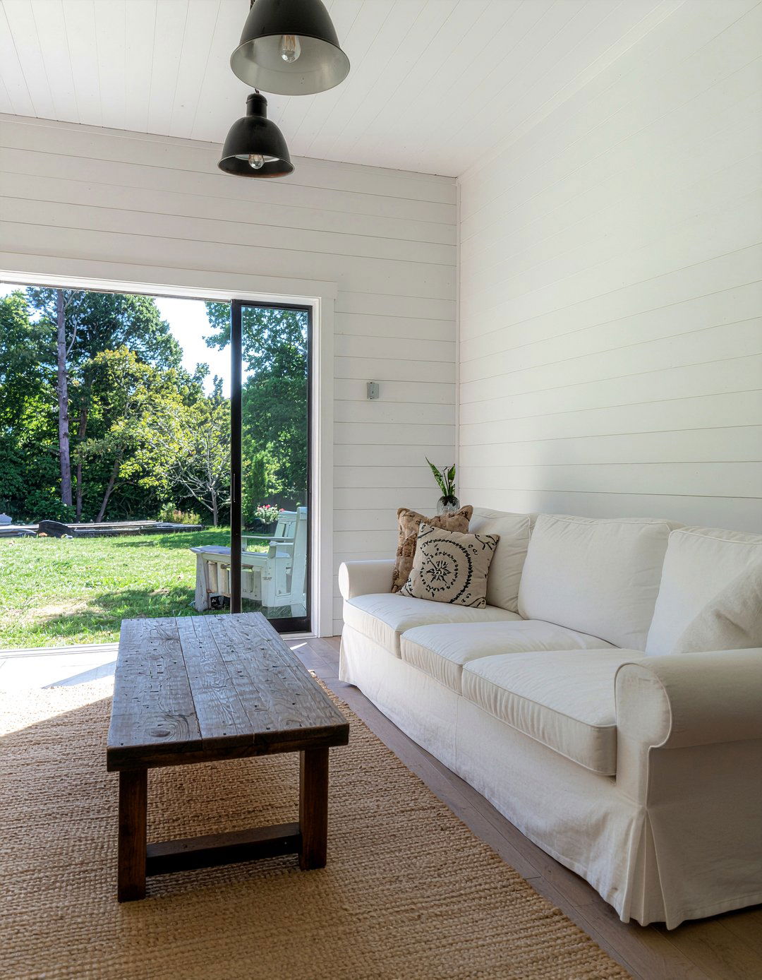 Modern Farmhouse She Shed - 30 she shed living room ideas