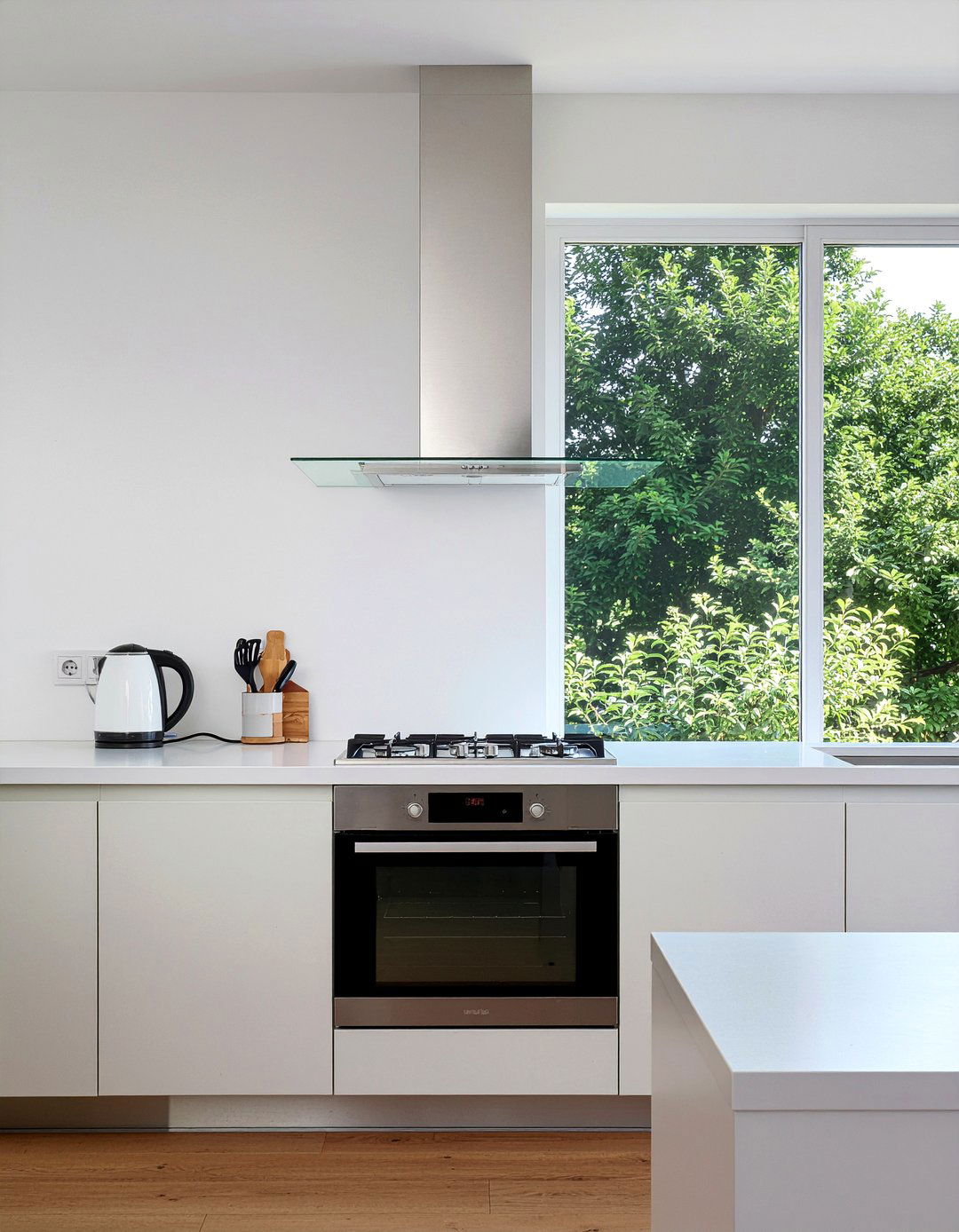 Modern Glass Range Hood - 30 range hood kitchen ideas