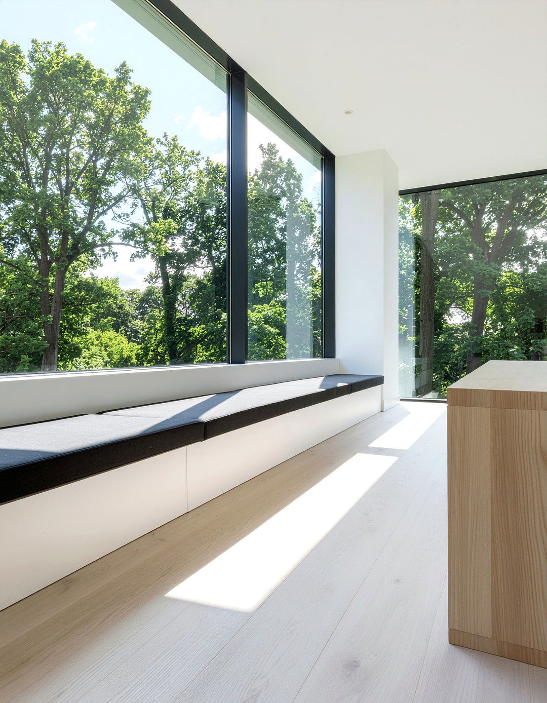 Modern Minimalist Banquette - 30 dining room banquette ideas