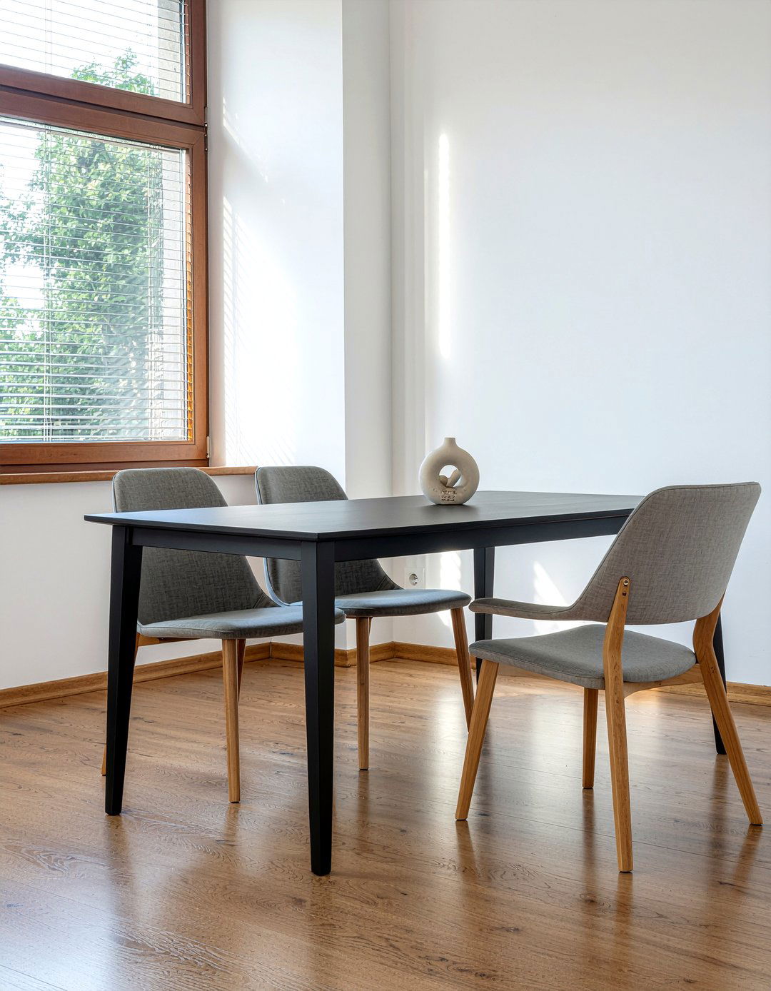 Modern Minimalist Dining Room - 30 elegant dining room ideas