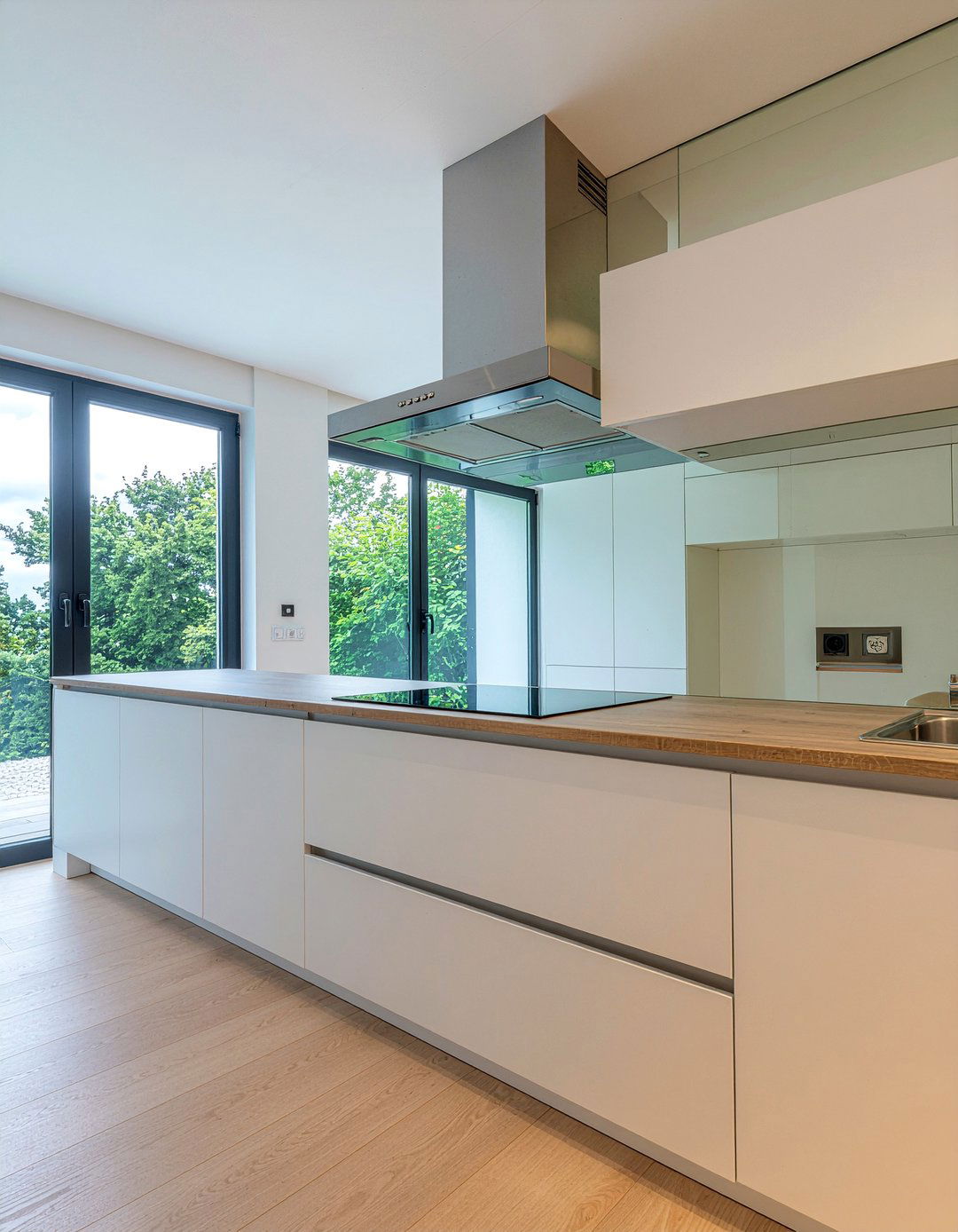 Modern Minimalist Mirror Backsplash - 30 mirror backsplash kitchen ideas