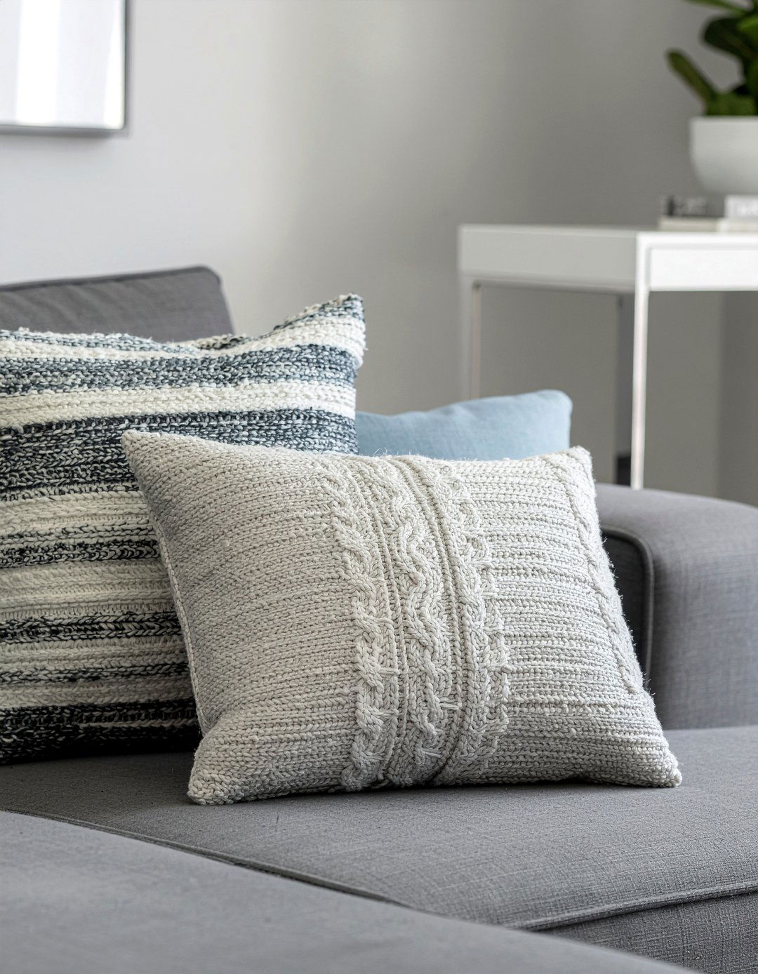 Modern Minimalist Pillows - 30 living room pillow styling ideas