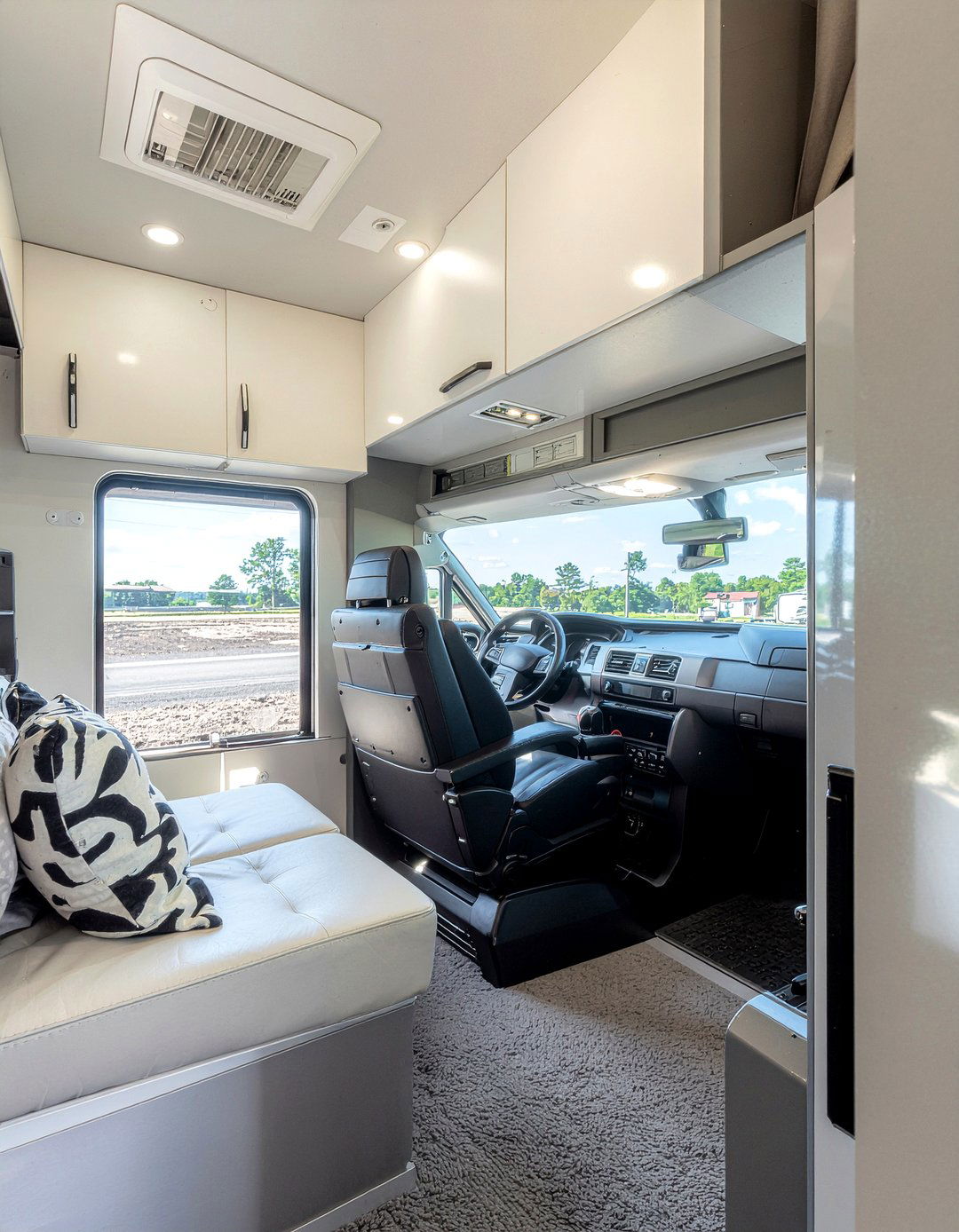 Modern Sleeper Cab - 30 truck bedroom ideas