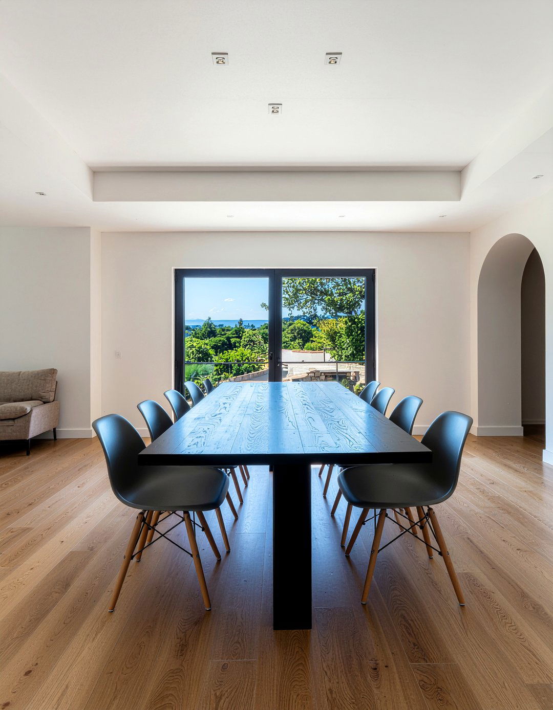 Modern Symmetrical Dining Room - 30 dining room symmetry ideas