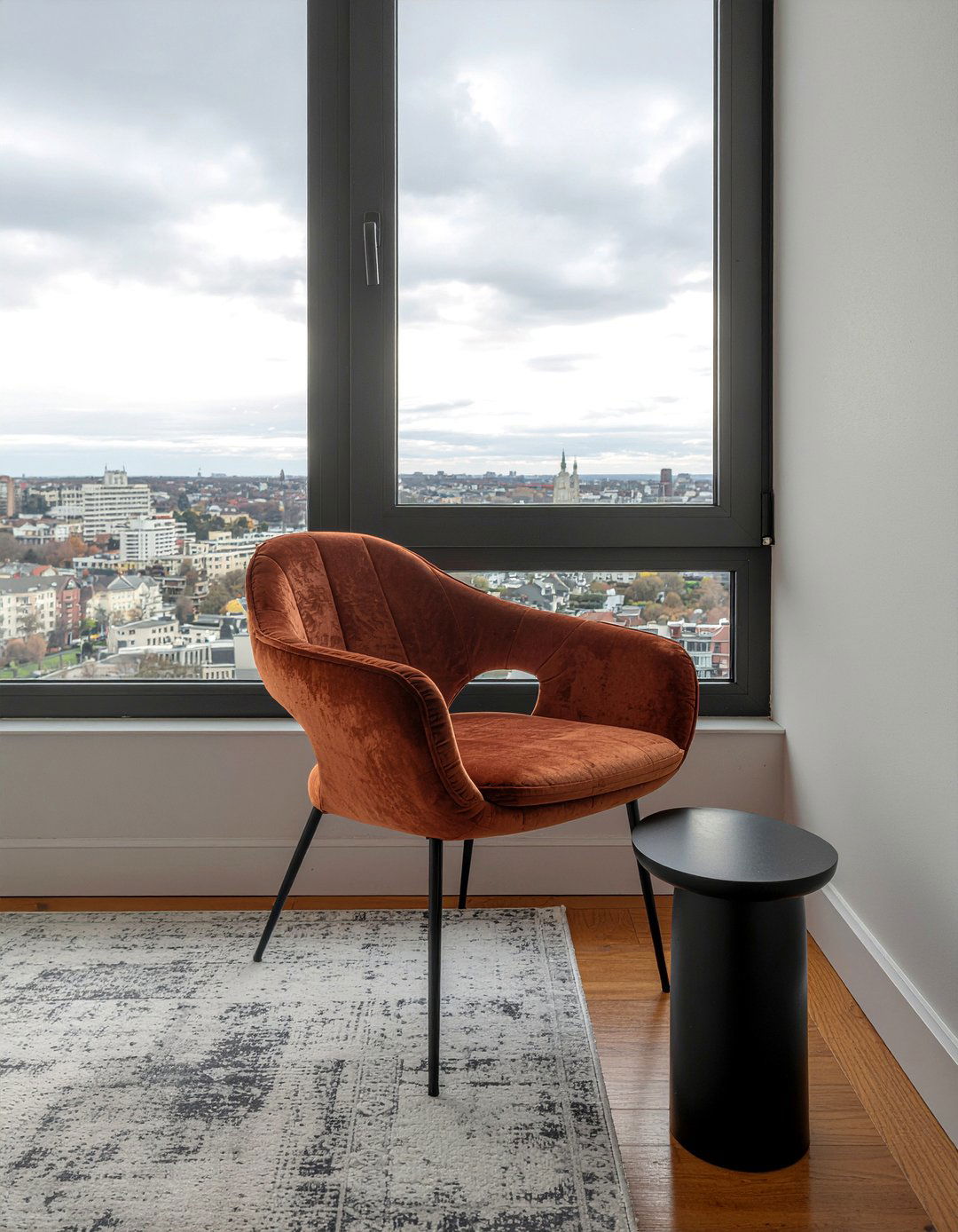 Modern accent chair - 30 contemporary bedroom ideas