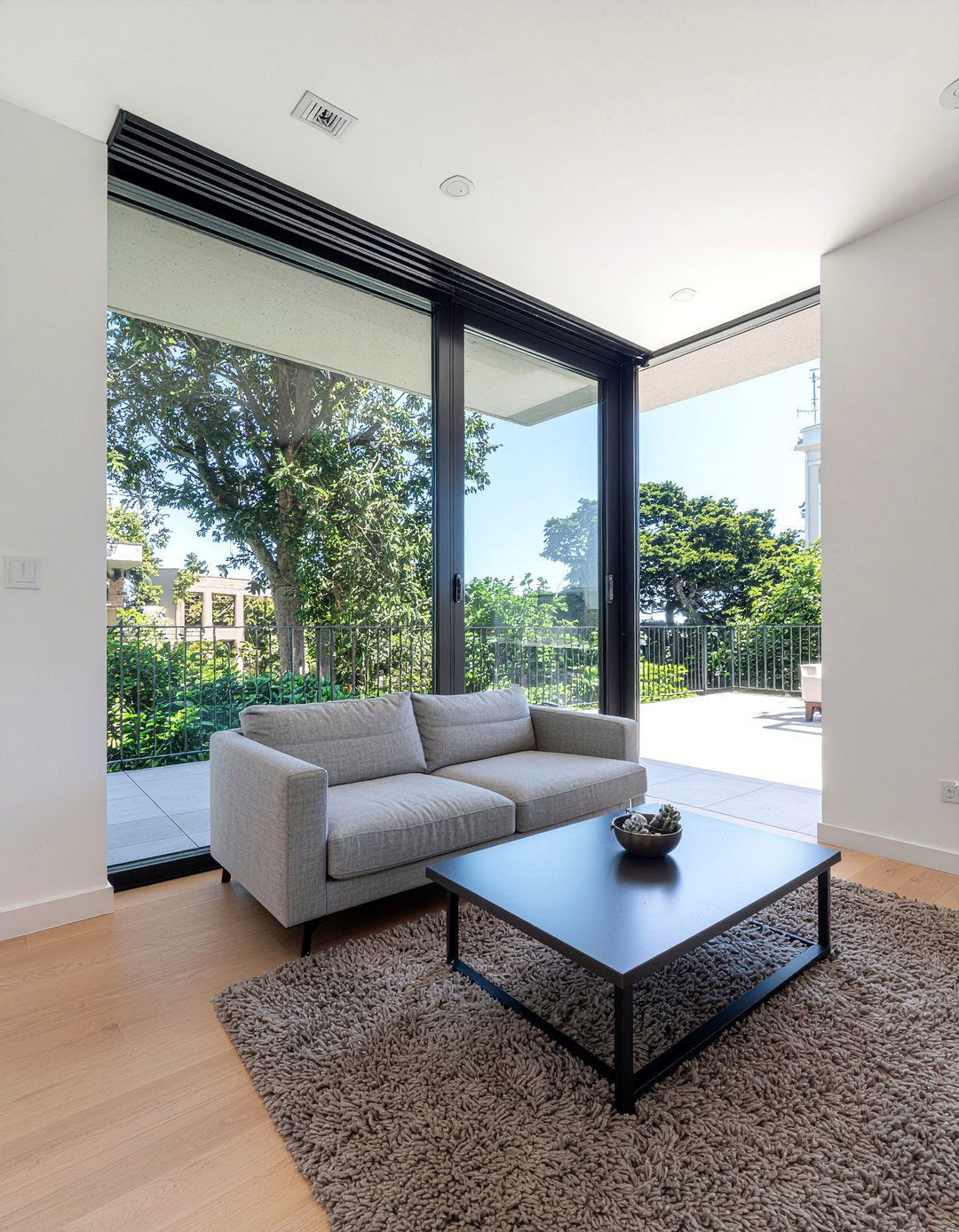 Modern black frame window - 30 living room floor to ceiling windows