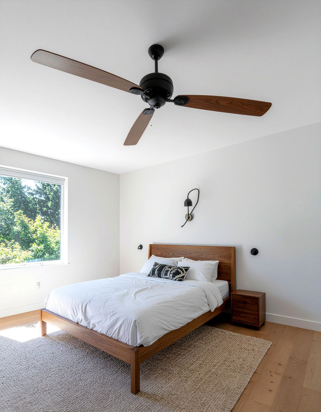 Modern ceiling fan - 30 high ceiling bedroom ideas
