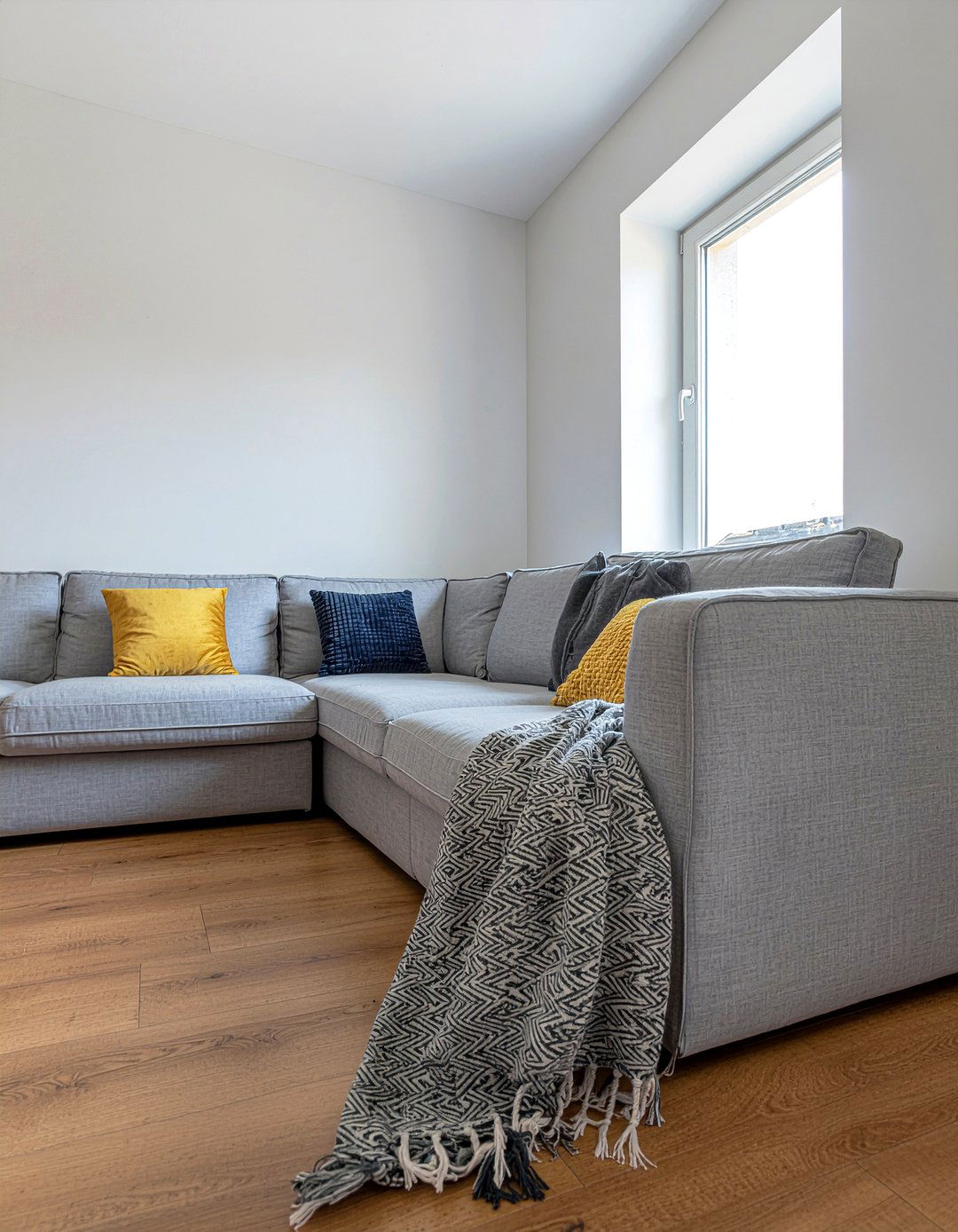 Modern corner sofa styling - 30 new build living room ideas