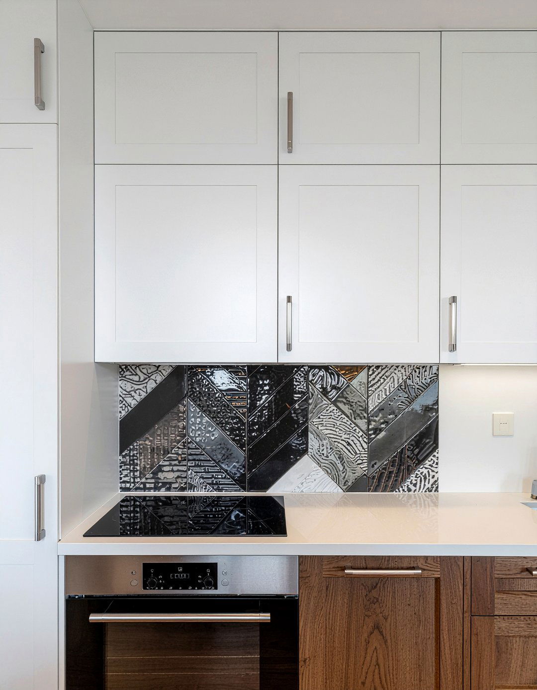 Modern geometric backsplash - 30 geometric tile kitchen backsplash ideas