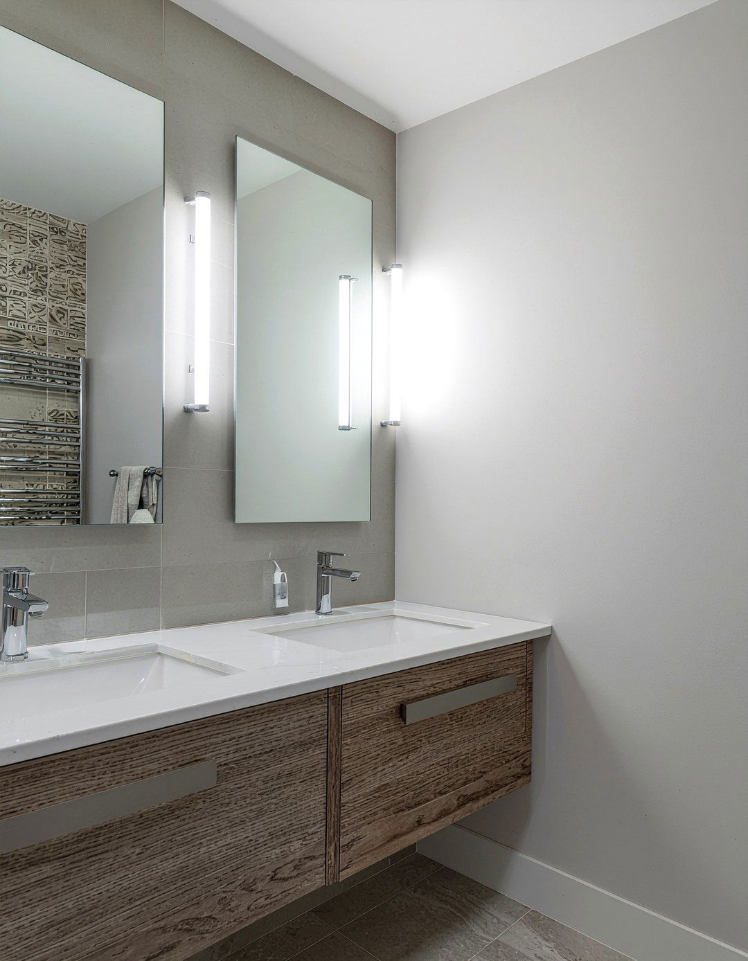 Modern led sconce - 30 bathroom LED lighting ideas