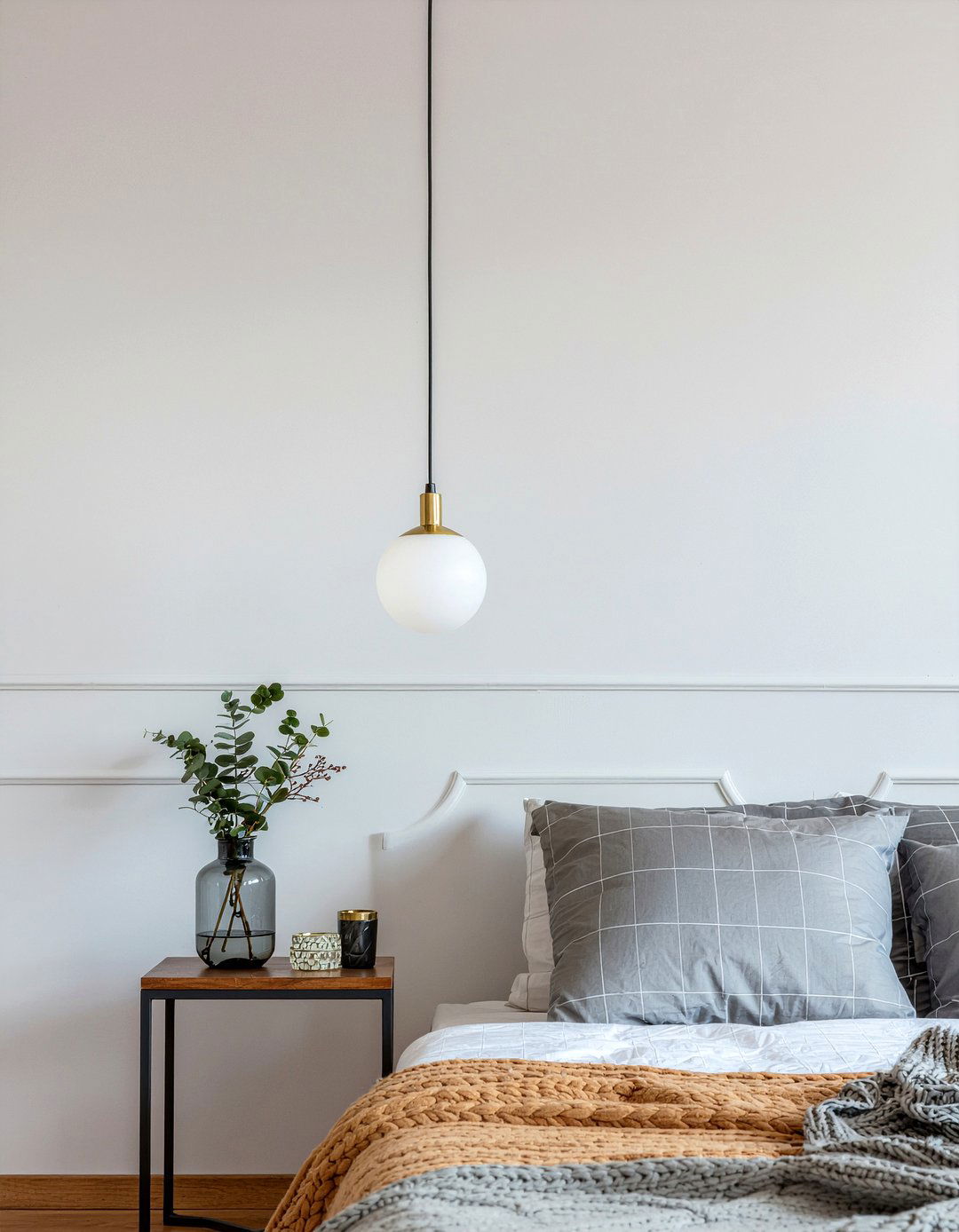 Modern pendant light - 30 contemporary bedroom ideas