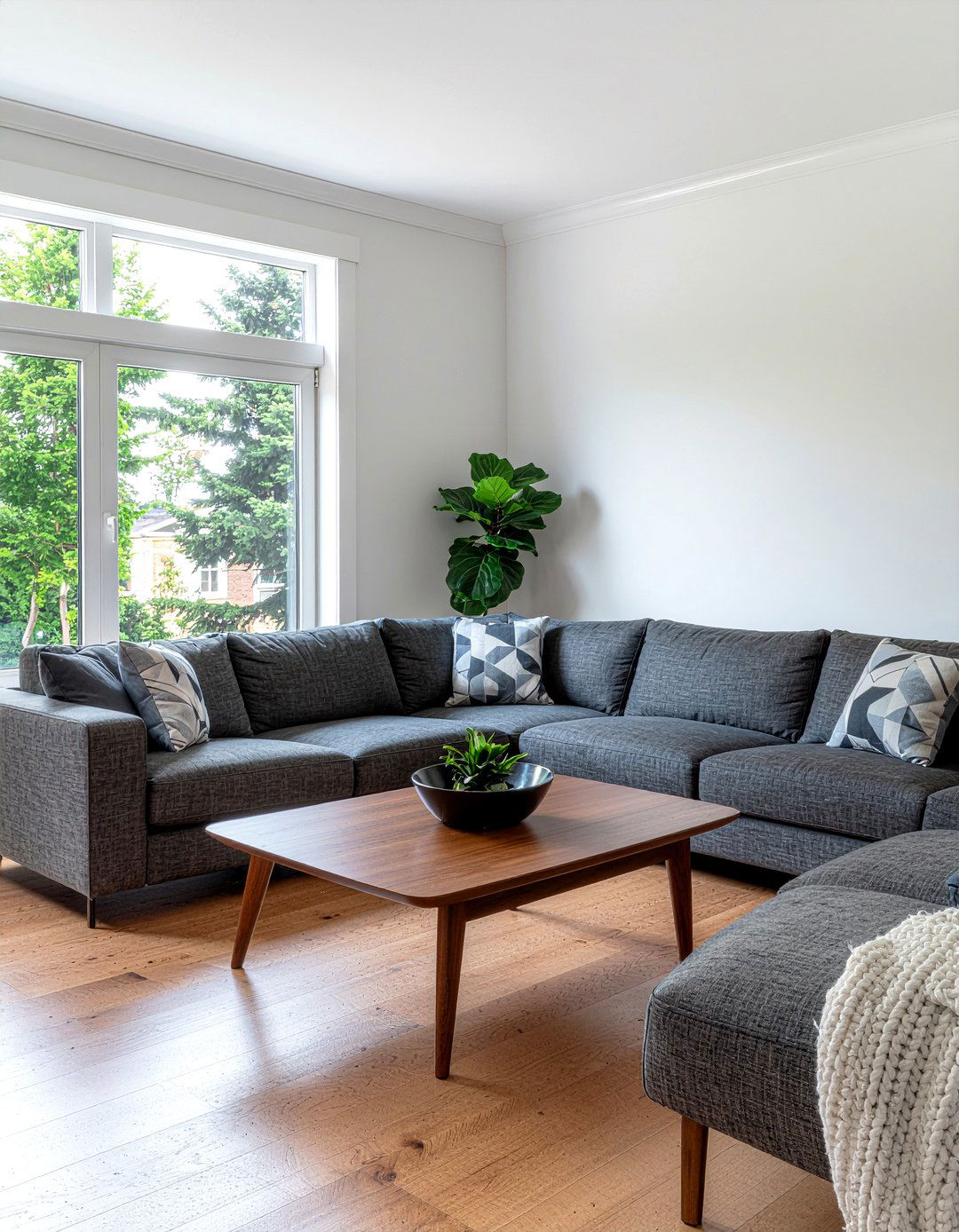 Modern sectional sofa - 30 move in ready living room ideas