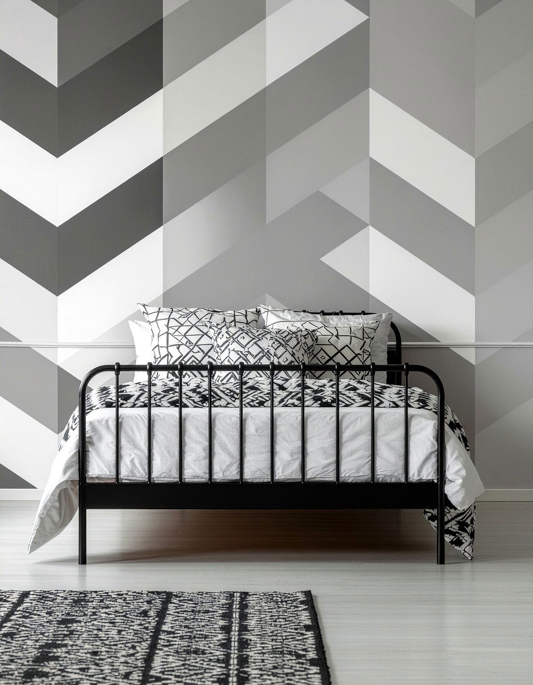 Monochrome Geometric Wallpaper - 30 bedroom geometric wallpapers