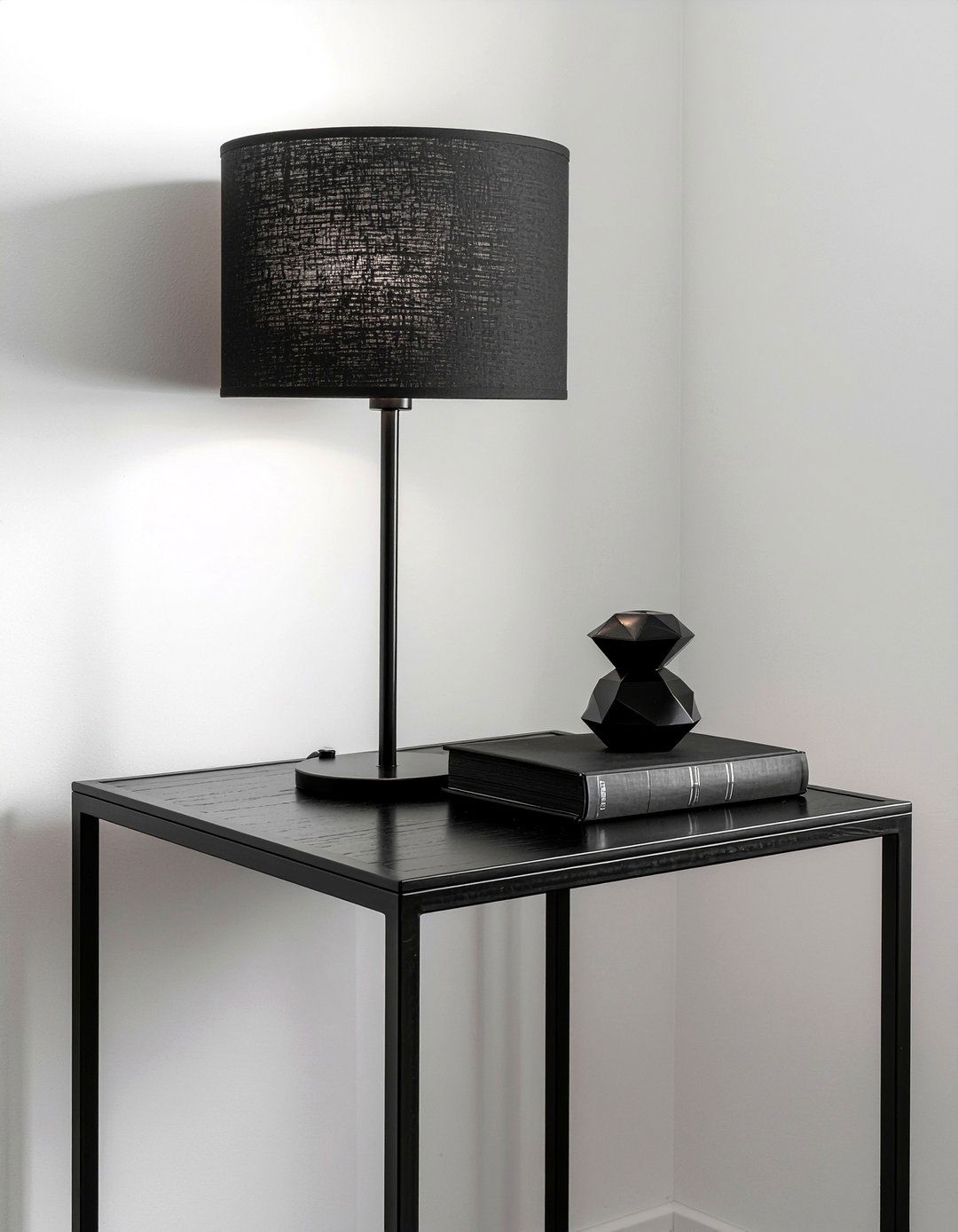 Monochrome decor theme - 30 end table styling ideas