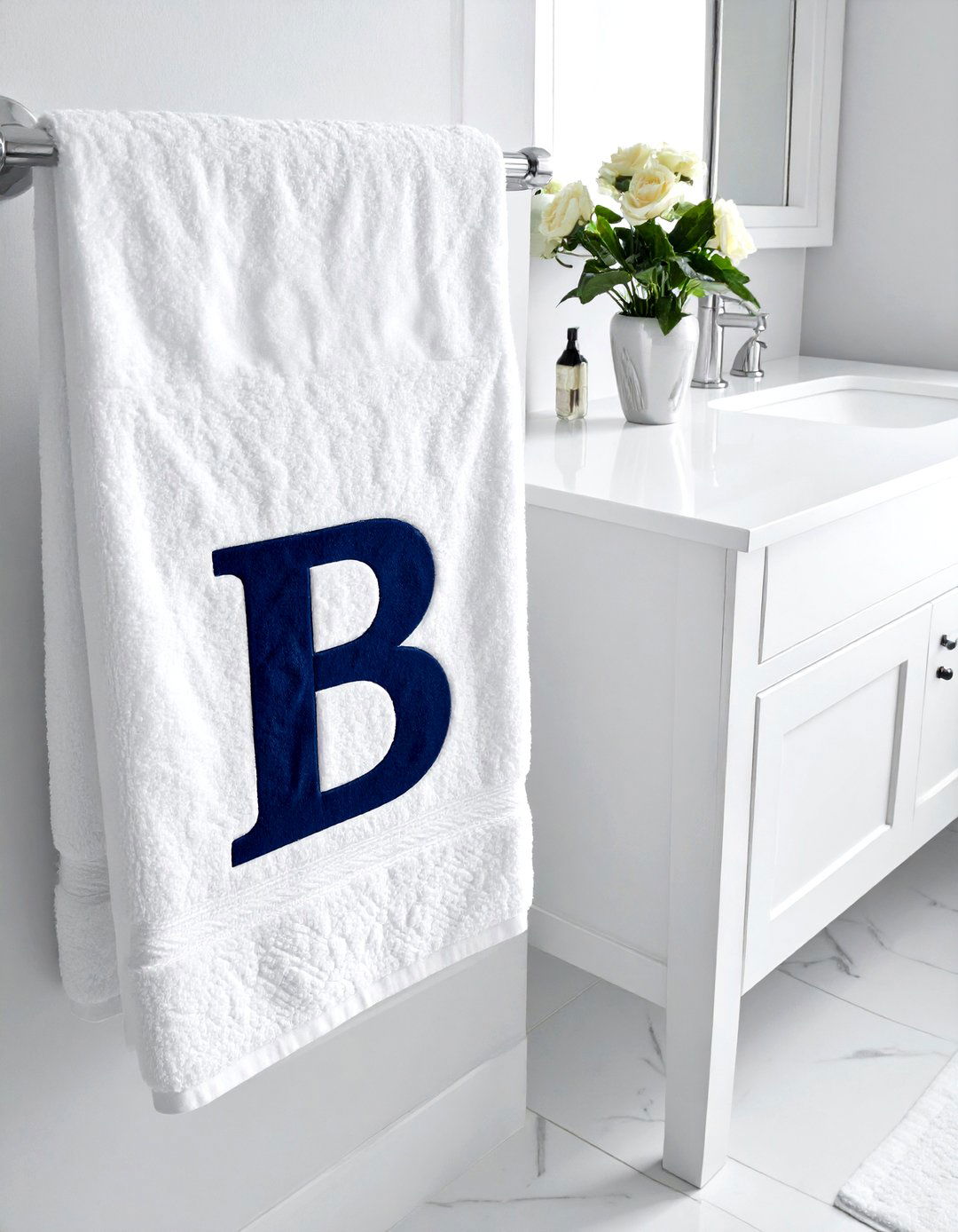 Monogrammed bathroom towels - 30 Southern bathroom ideas