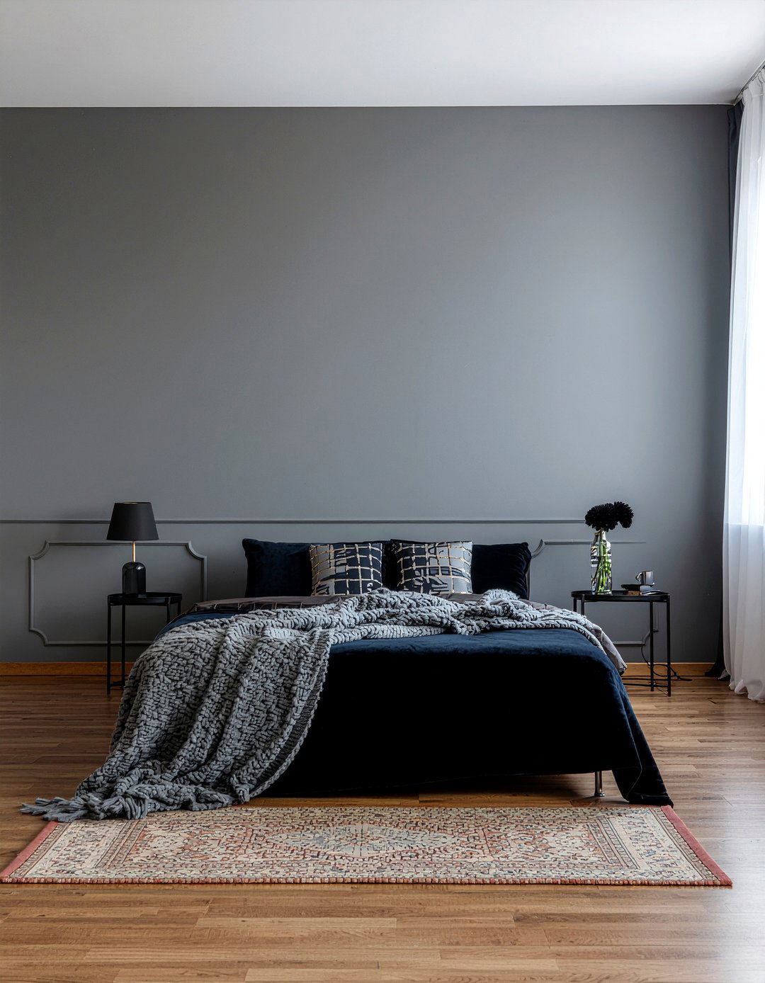 Moody bedroom - 30 bedroom makeover ideas