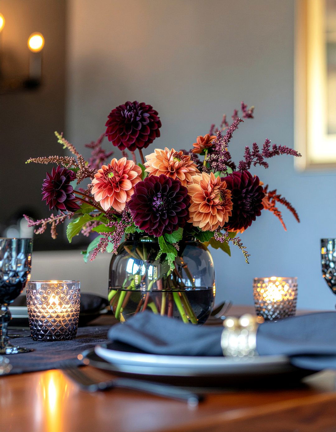 Moody dark floral centerpiece - 30 floral centerpiece dining ideas