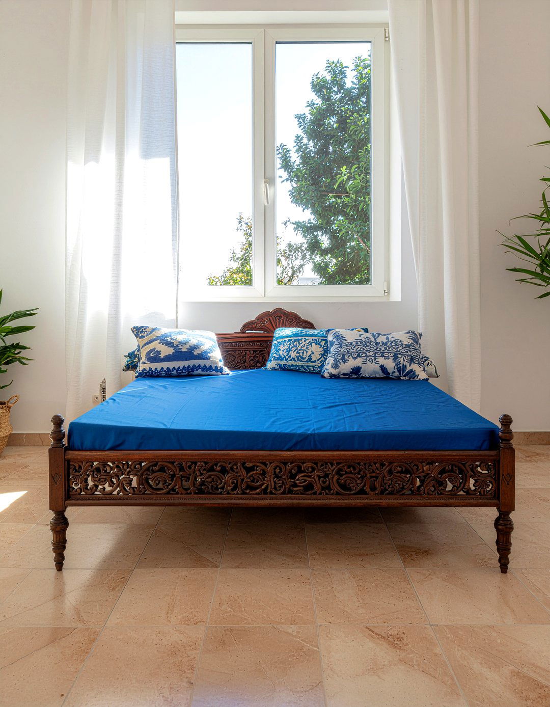Moroccan Daybed - 30 living room Moroccan furniture ideas
