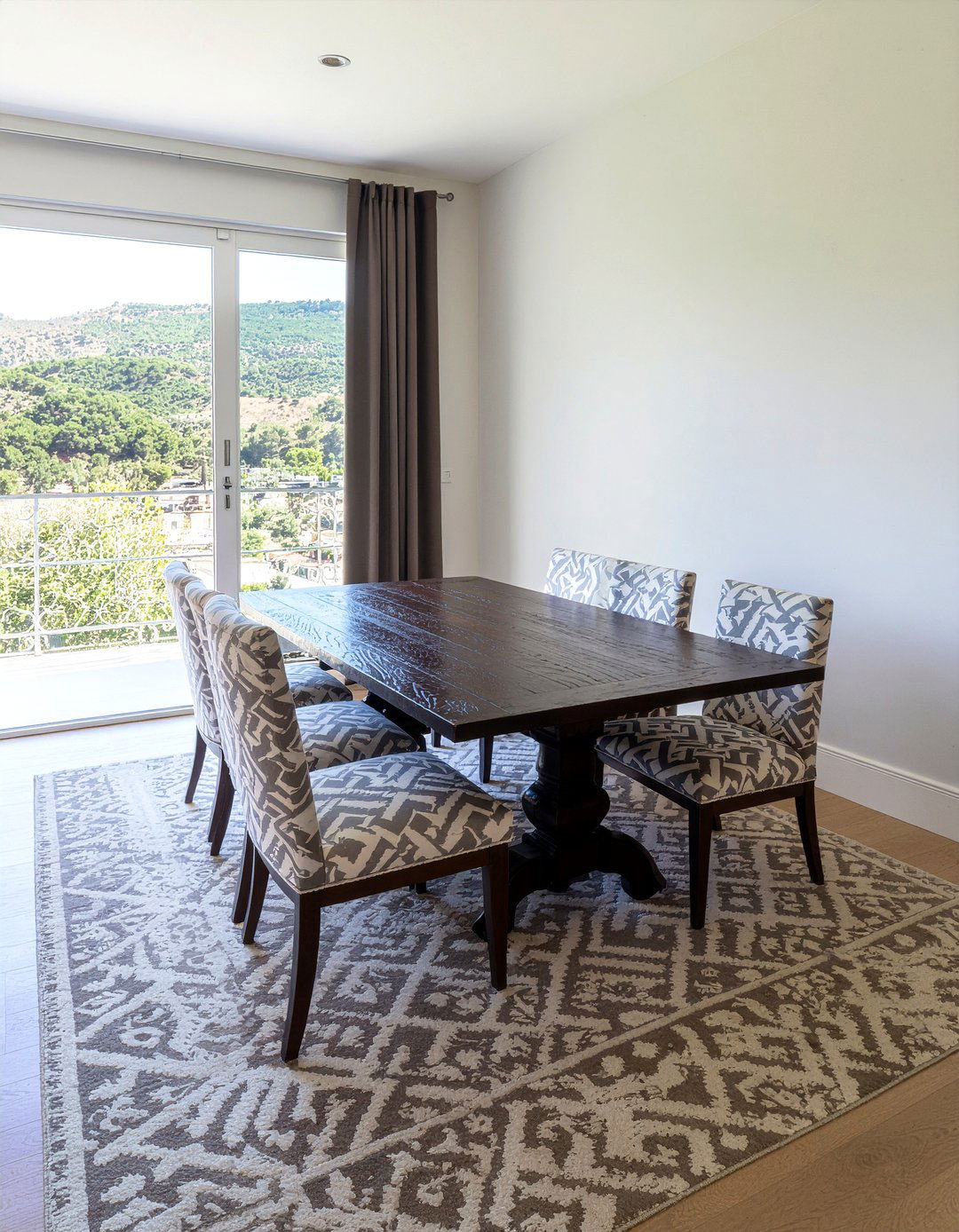 Moroccan Trellis Dining Room Carpet - 30 dining room carpet ideas