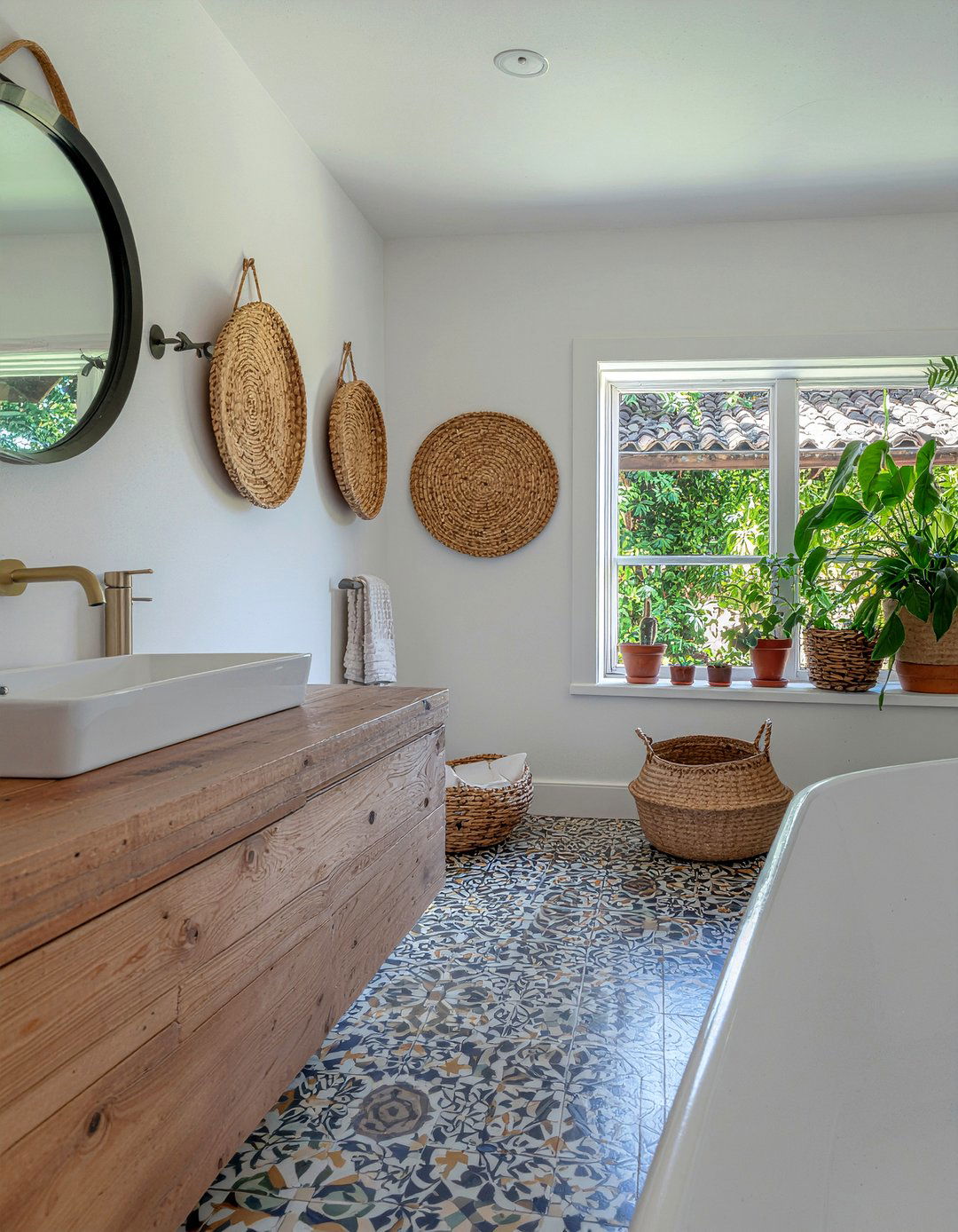Moroccan tile and wood grain - 30 bathroom pattern mixing ideas