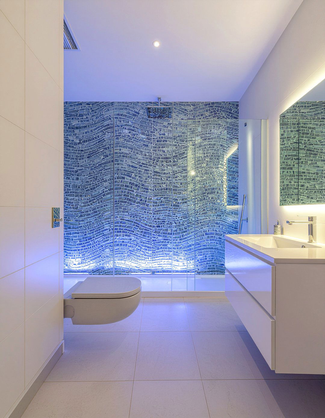 Mosaic tile bathroom wall - 30 bathroom textured wall ideas