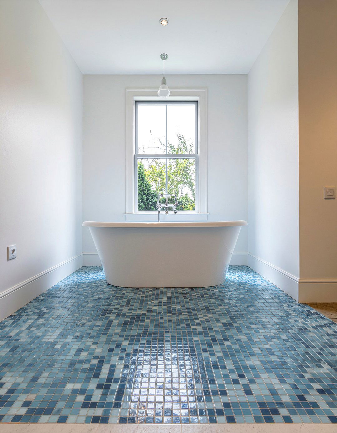 Mosaic tile floor - 30 bathroom floor ideas