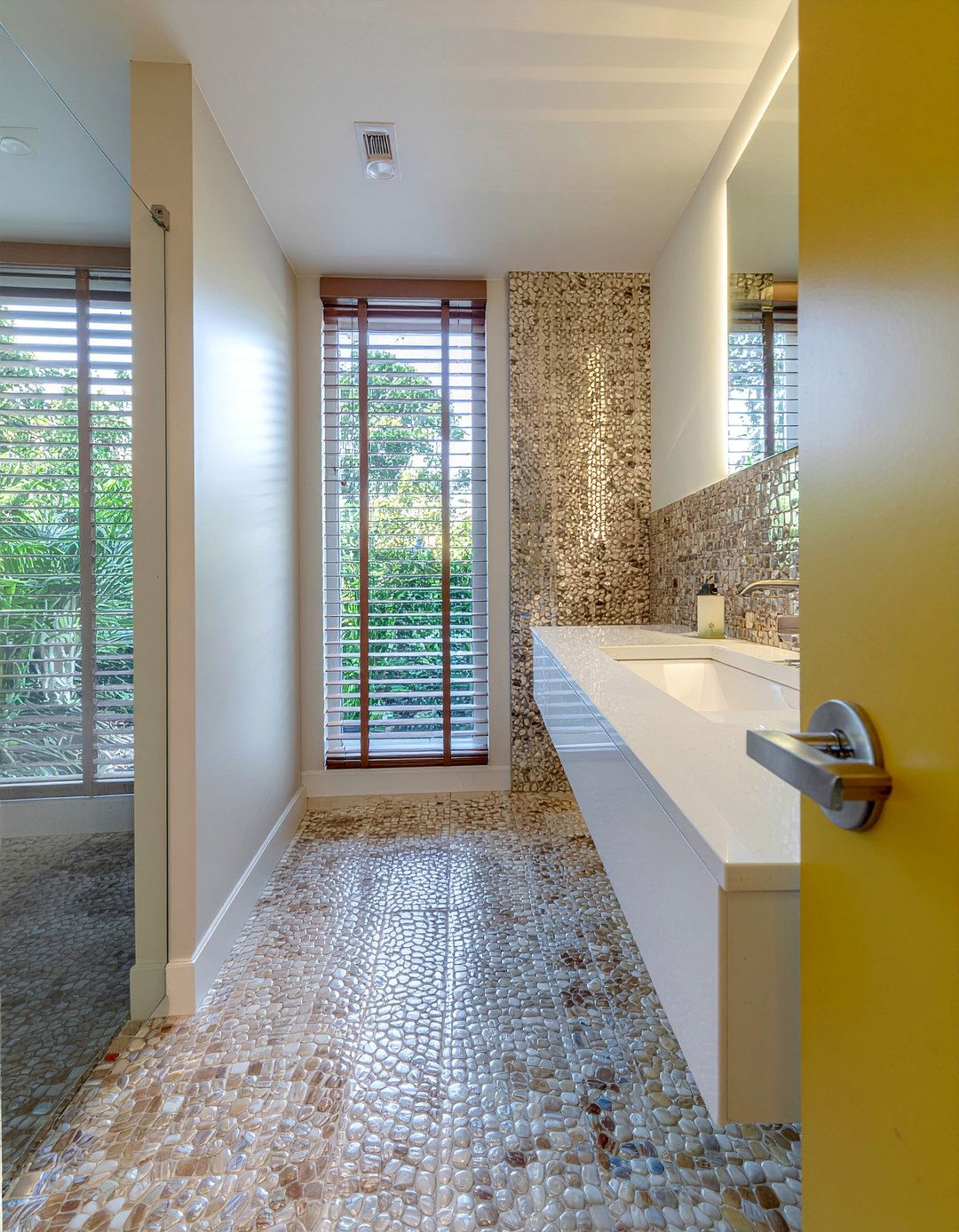 Mother Of Pearl Arabesque Tile - 30 arabesque tile bathroom ideas