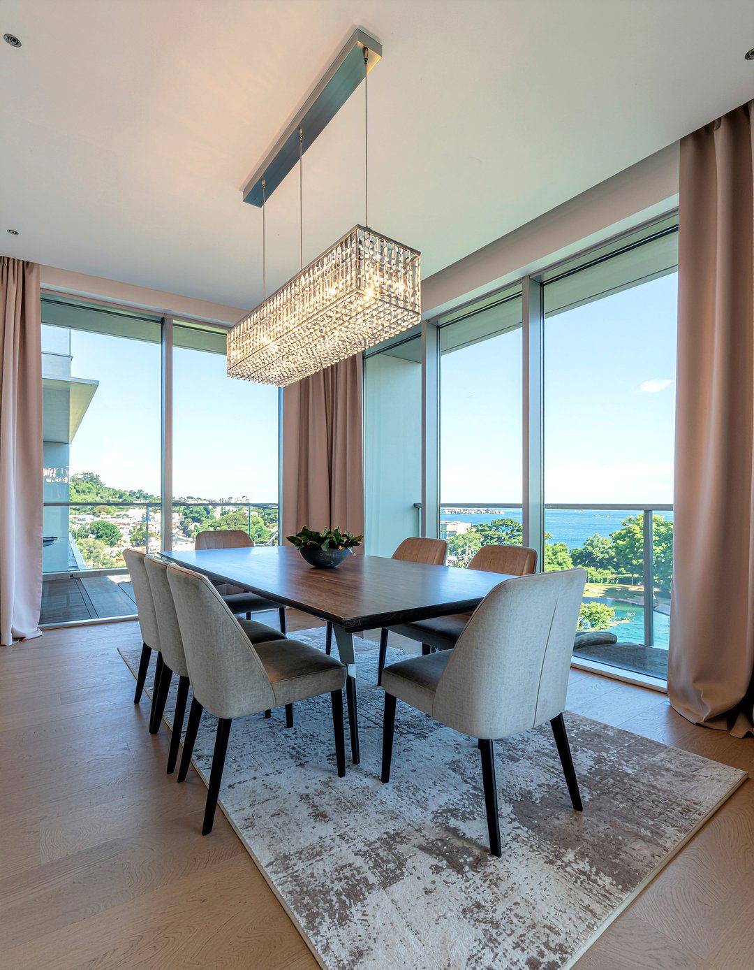 Motorized neutral curtains - 30 neutral curtain dining room ideas