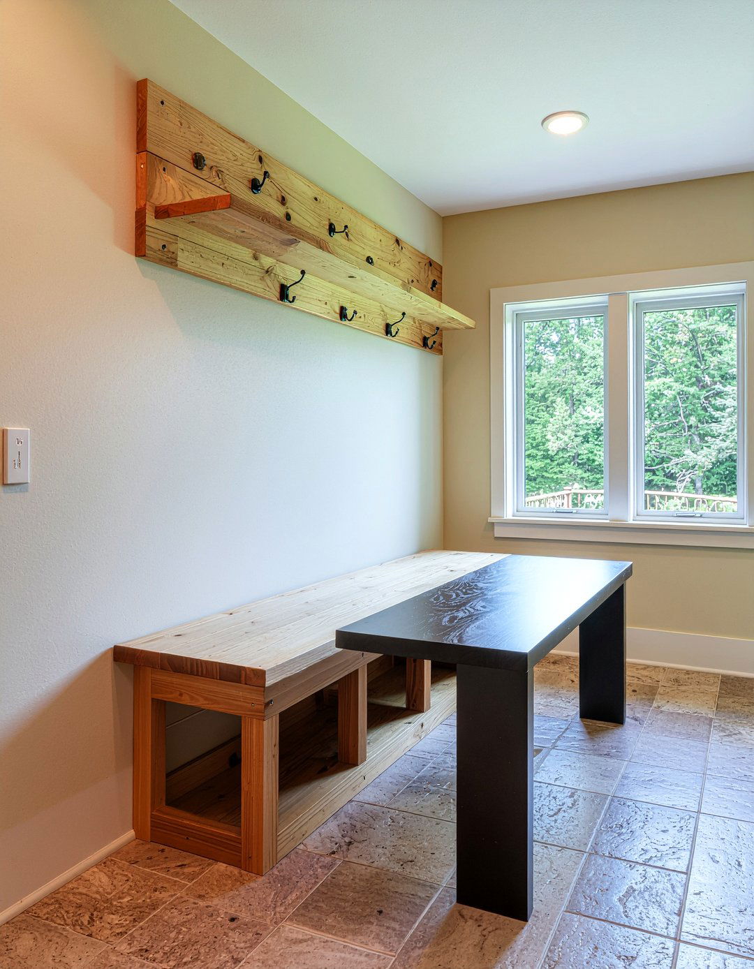 Mudroom dining bench - 30 dining nook ideas