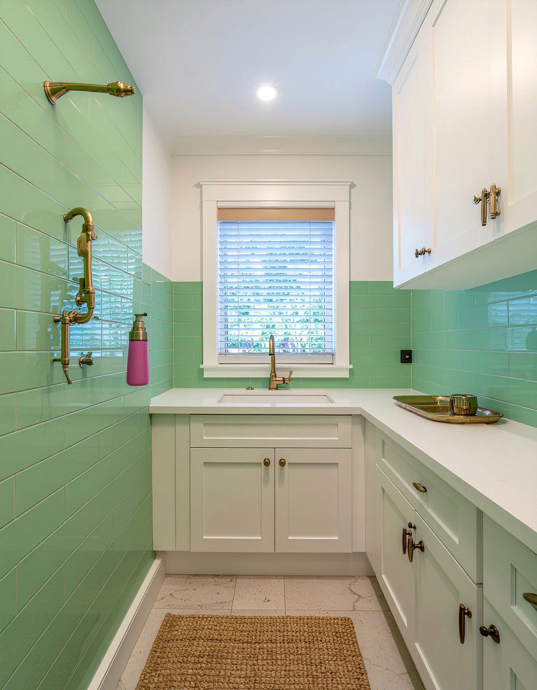 Mudroom dog wash station - 30 dog bedroom ideas