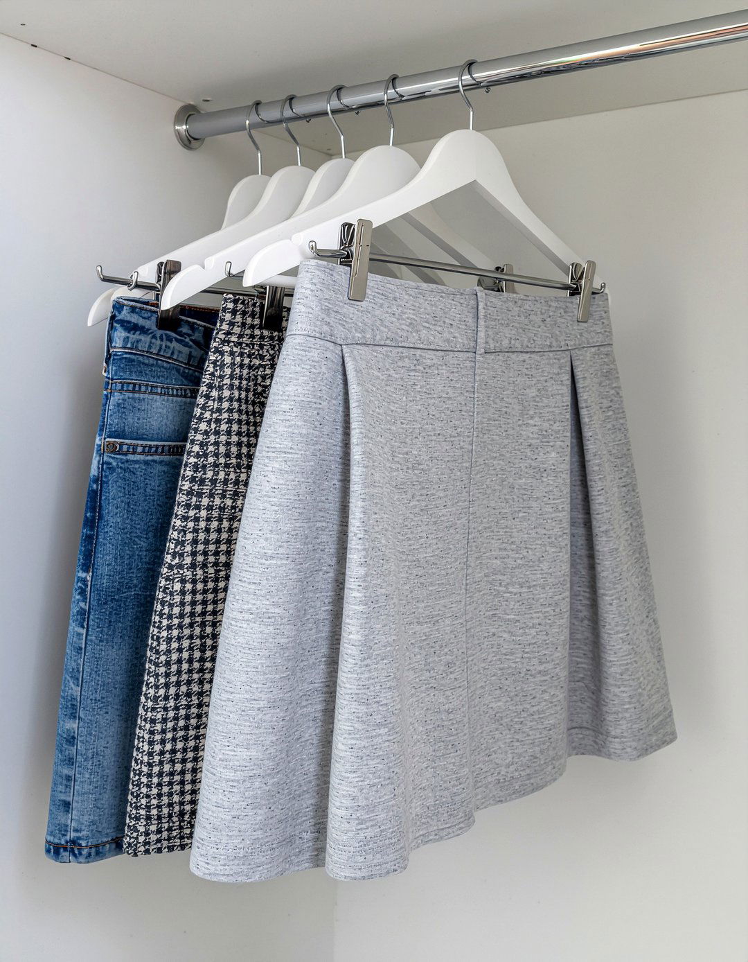 Multi clip skirt hangers - 30 bedroom space saving hangers