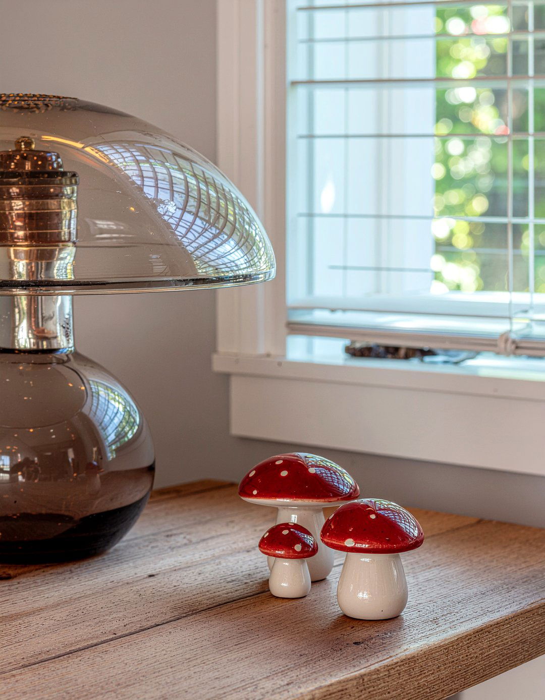 Mushroom decor accents - 30 woodland living room ideas