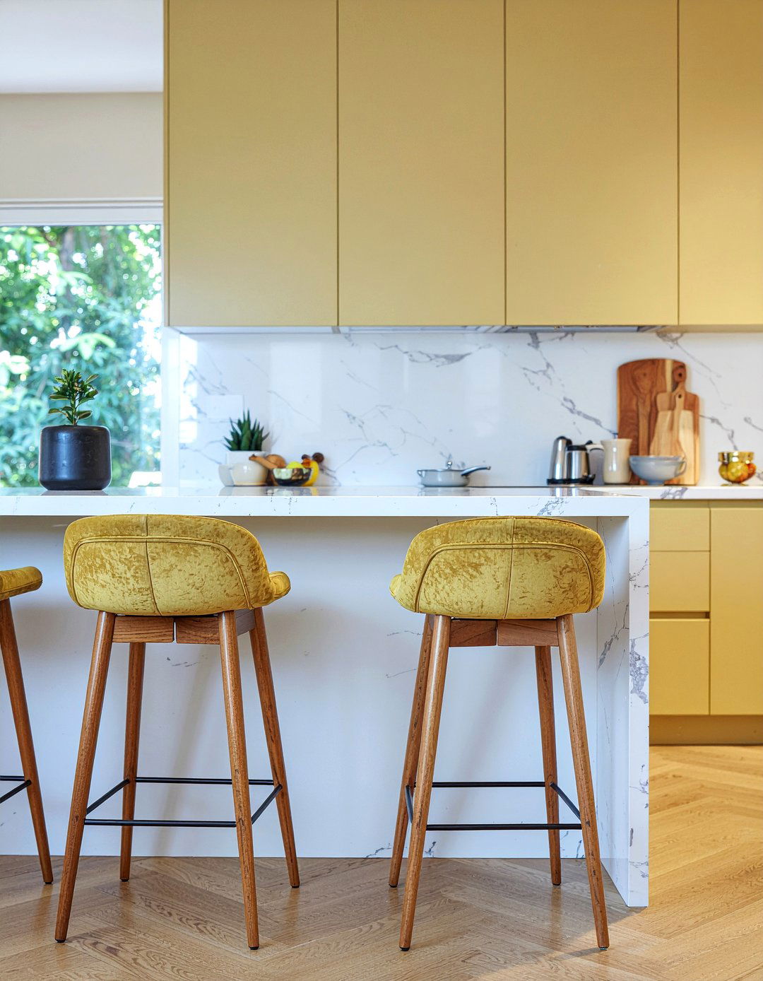 Mustard Bar Stools - 30 mustard kitchen ideas