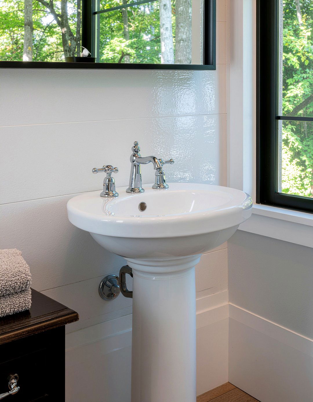 Narrow Bathroom Pedestal Sink - 30 long narrow bathroom layout ideas