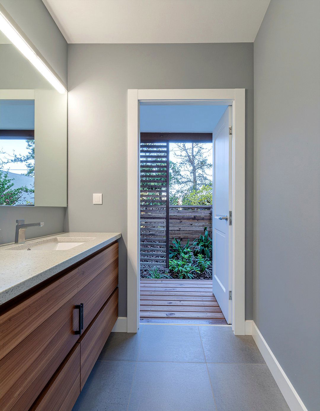 Narrow Bathroom Pocket Door - 30 long narrow bathroom layout ideas