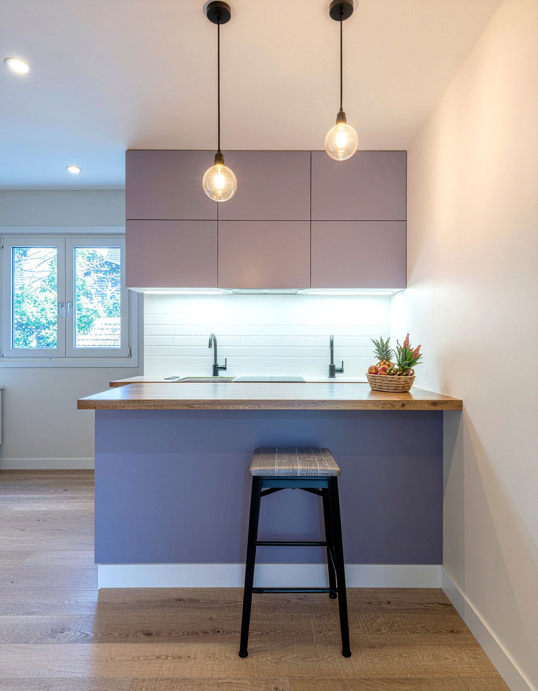 Narrow Peninsula - 30 kitchen peninsula ideas