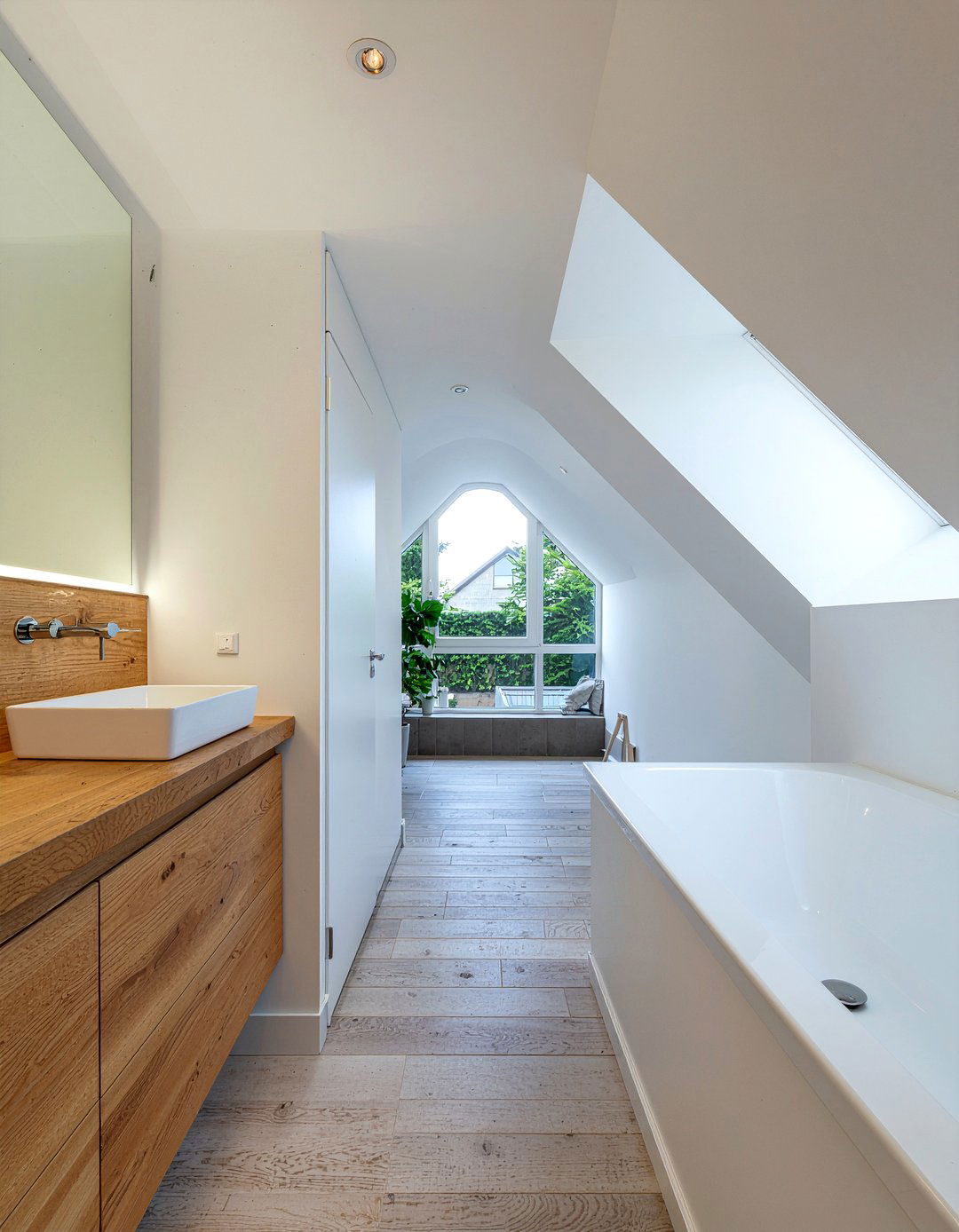 Narrow attic bathroom design - 30 attic bathroom ideas