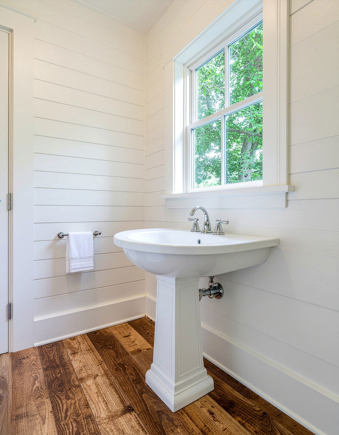 Narrow shiplap bathroom - 30 bathroom shiplap ideas