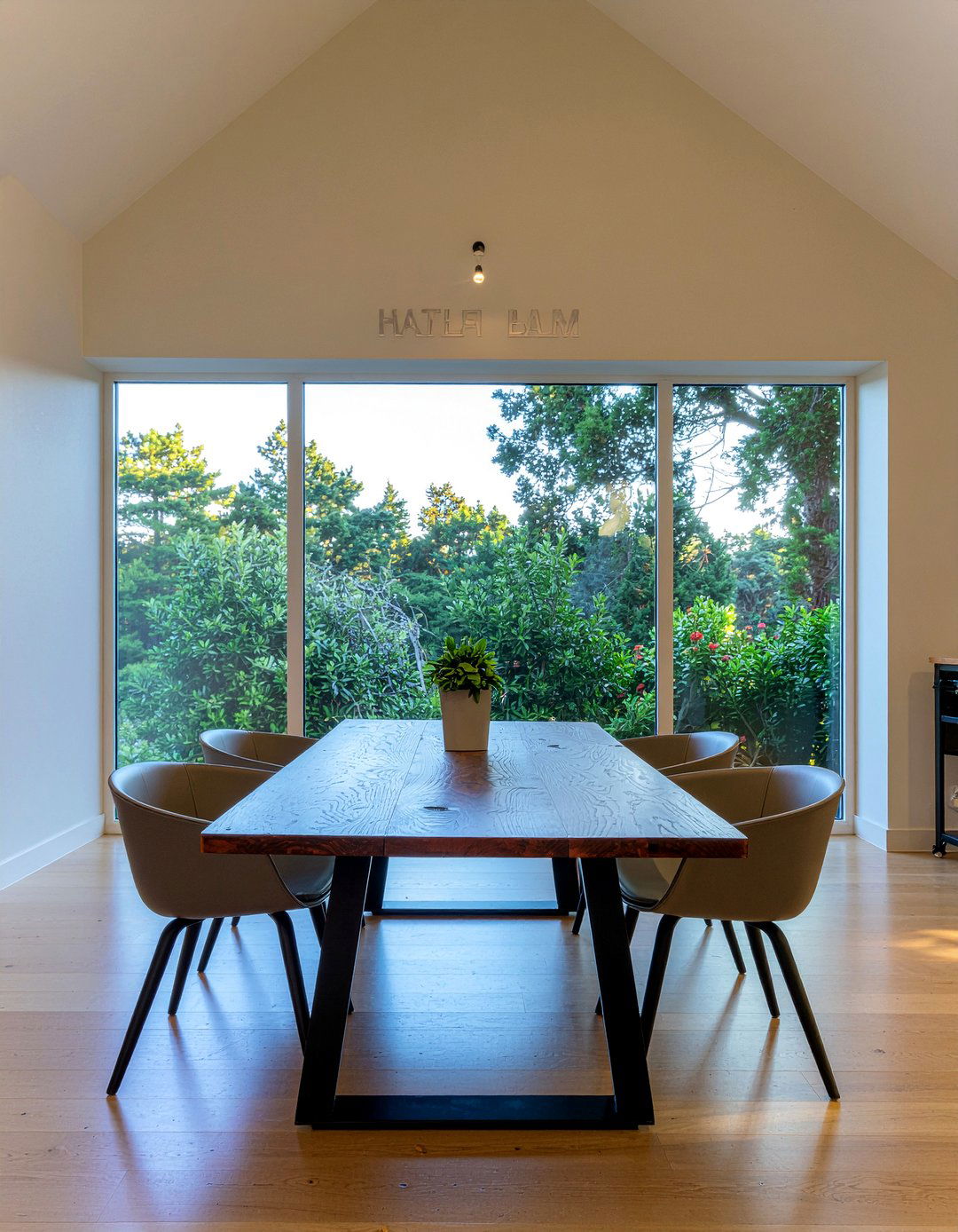 Native Timber Dining Table - 30 New Zealand dining room ideas